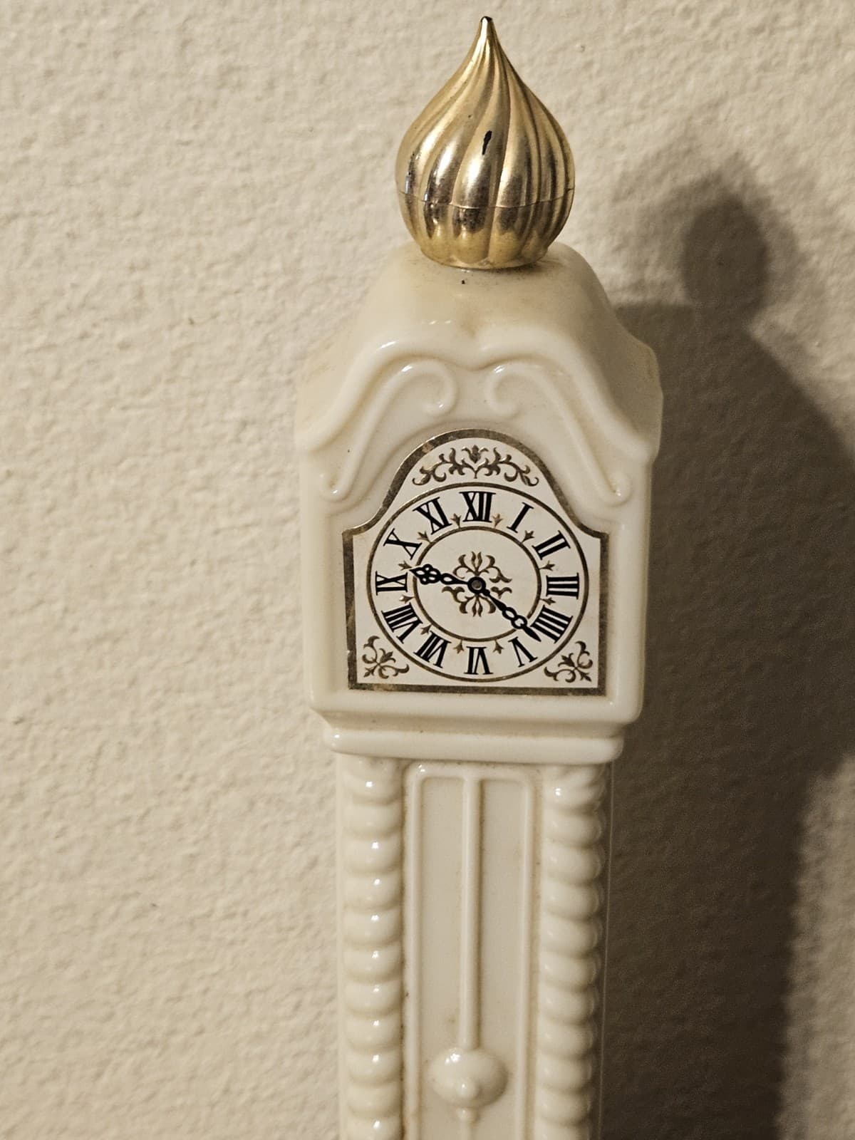 Avon Fragrance Hours Grandfather Clock Perfume Ivory Bottle 9.25"Hx2"W EMPTY  5