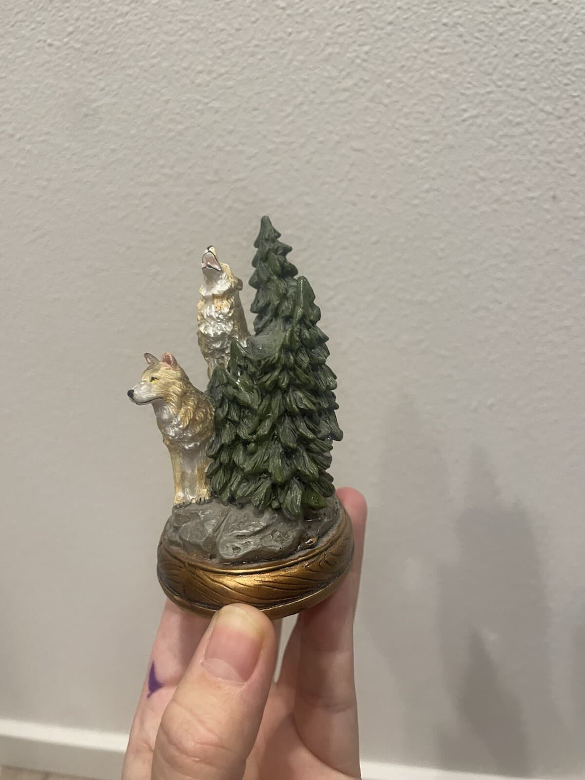 Howling Wolves Gray Forest Rocks Figurine Wolf Resin Sculpture Majestic Howl 4