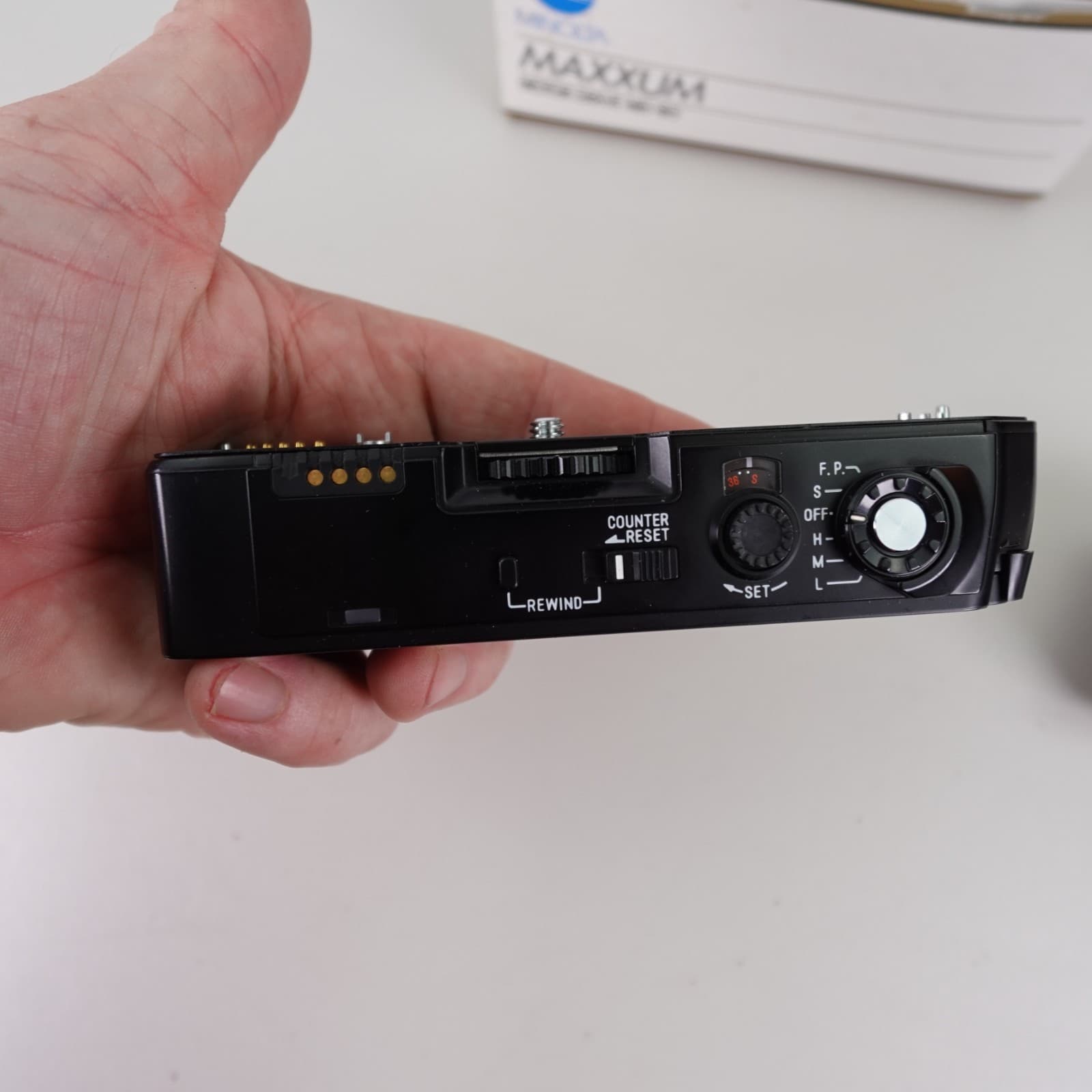 Minolta Motor Drive MD-90 & Battery Pack BP-90M 3