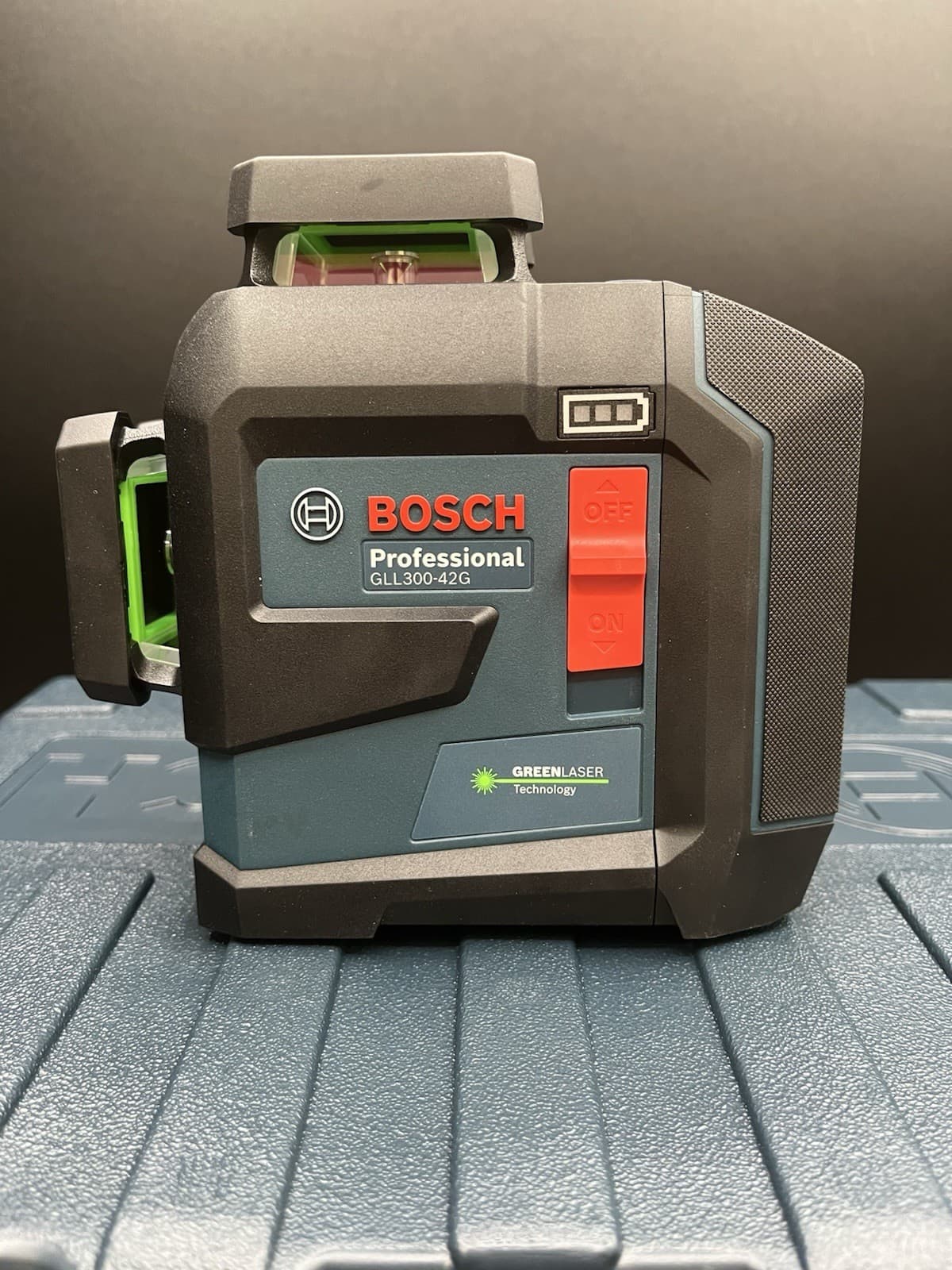 BOSCH GLL300-42G Green Beam Self Leveling 360 Degree 3 Plane Laser Level 2
