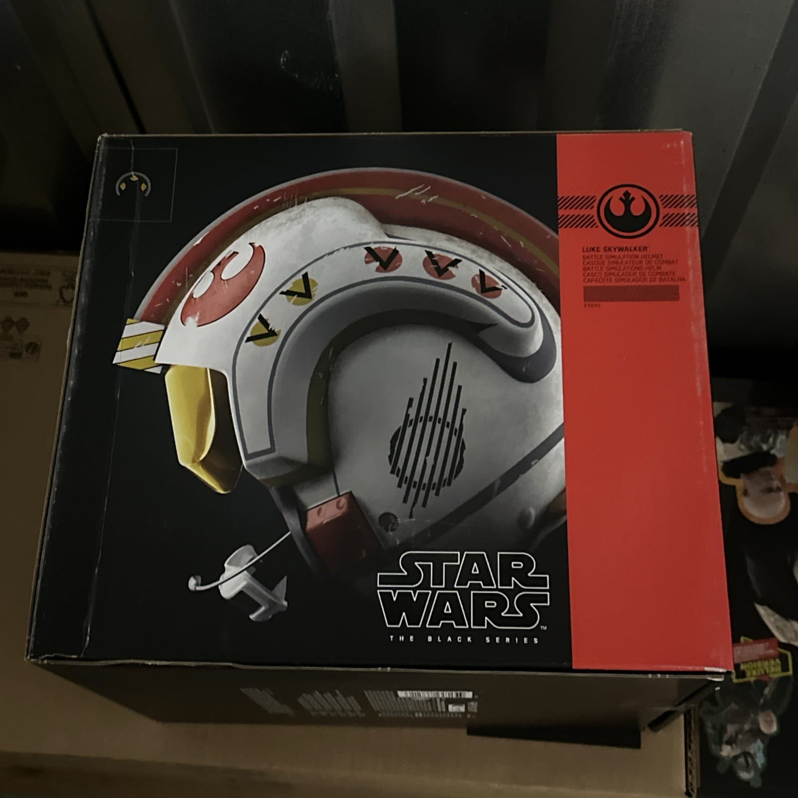 Star Wars The Black Series Luke Skywalker Battle Simulation Helmet: NEW