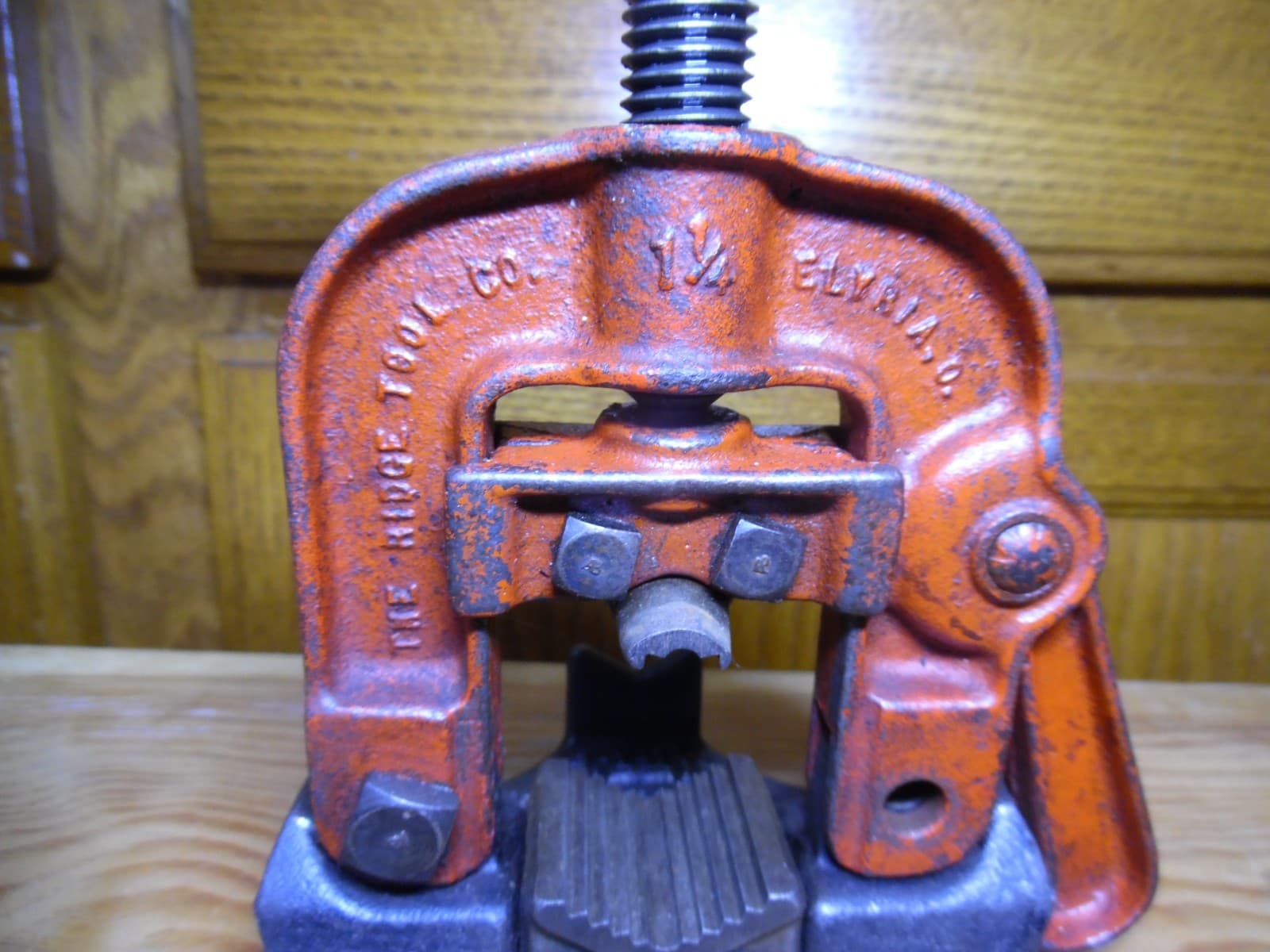 Vintage SWEET LOOKIN Ridgid B-Y 1-1/4" pipe vise Holding Clamp BENCH BUMPER WORK 5