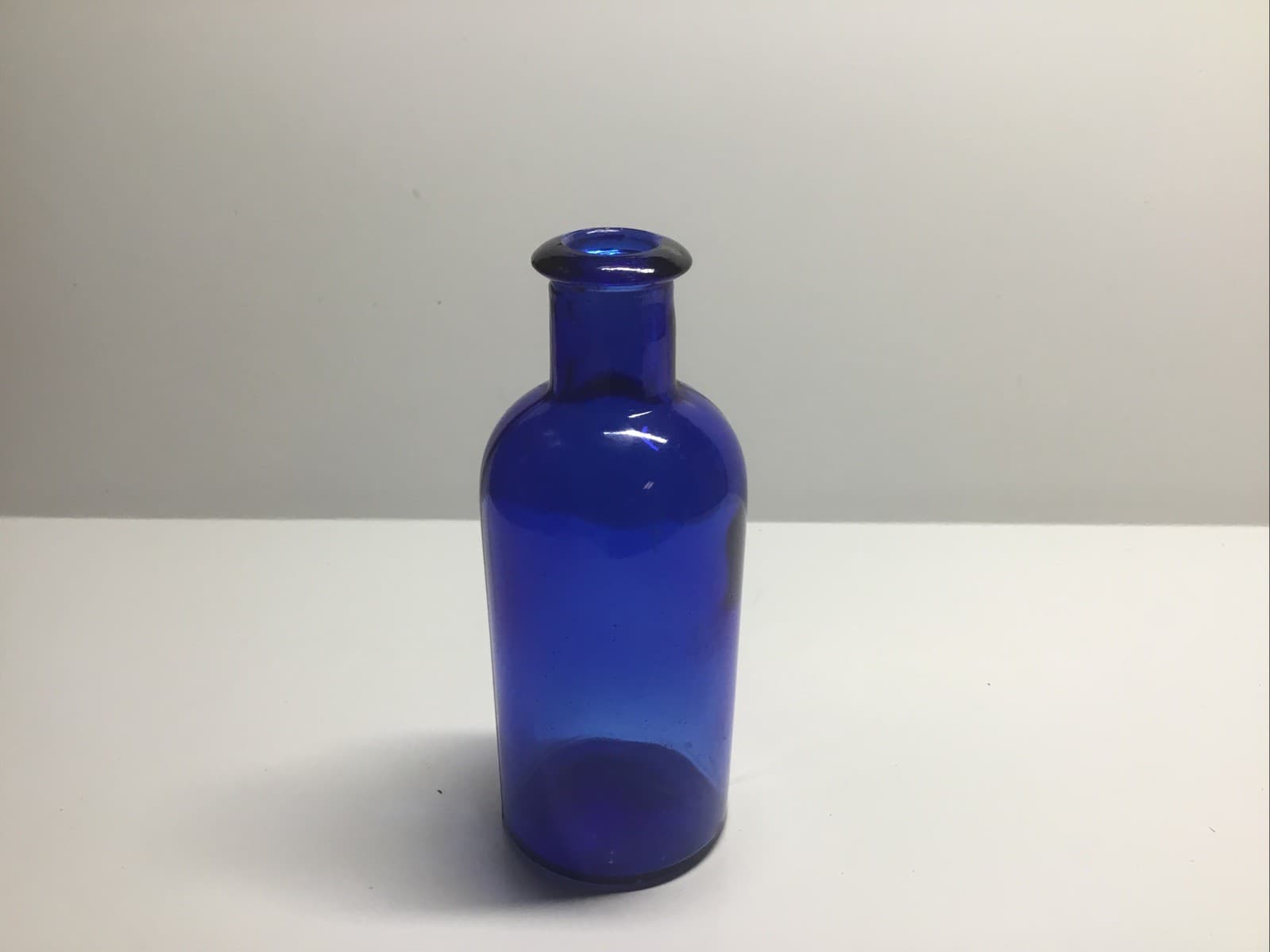 Small Antique Bright Cobalt Blue Chemist / Medicine Bottle. 4