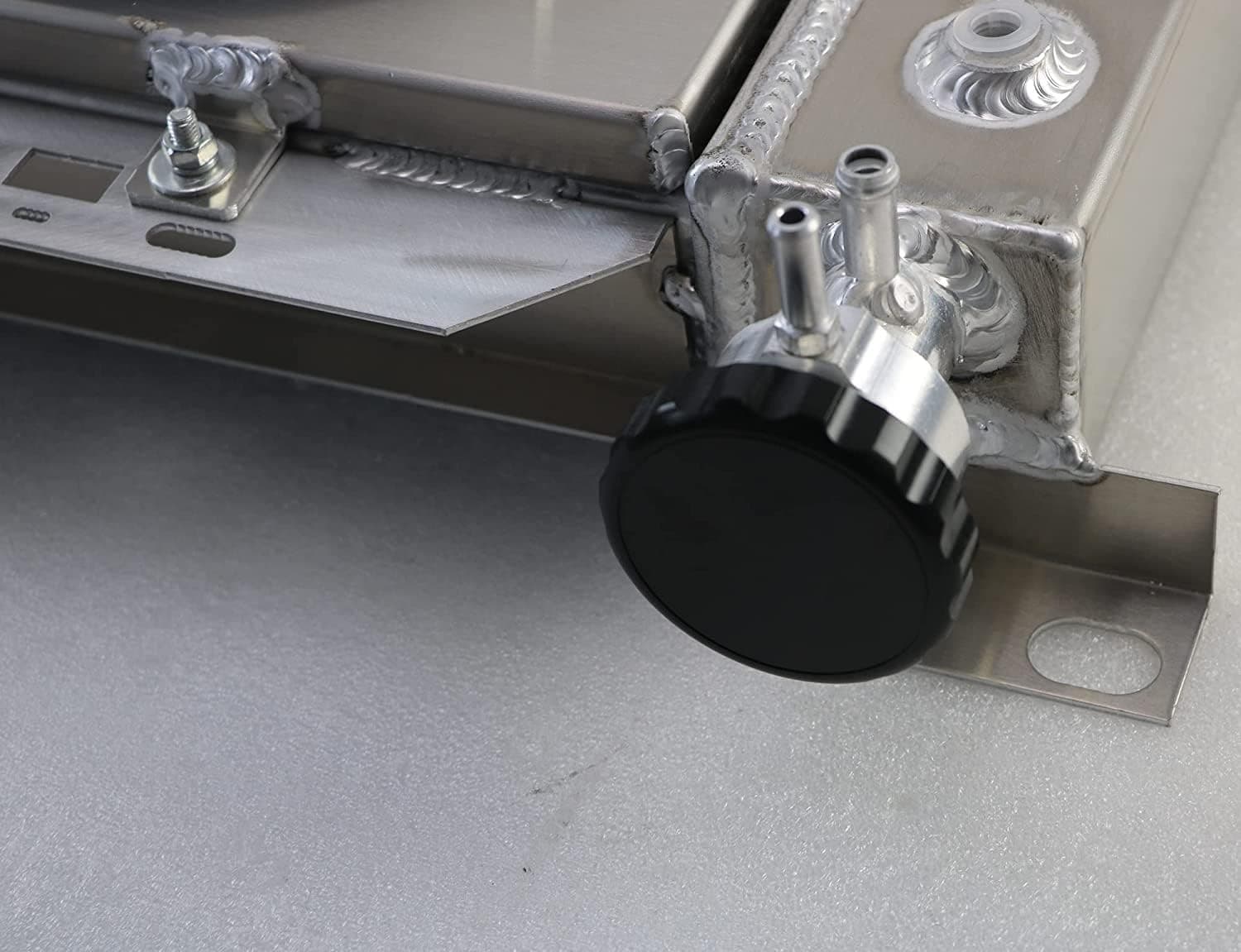 Aluminum Radiator for 1985-1997 Ford F Super Duty Bronco F150 F250 F350 F53 5.0L 6