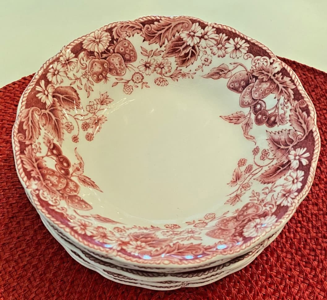 VINTAGE JOHNSON BROTHERS STRAWBERRY FAIR BERRY BOWLS 2