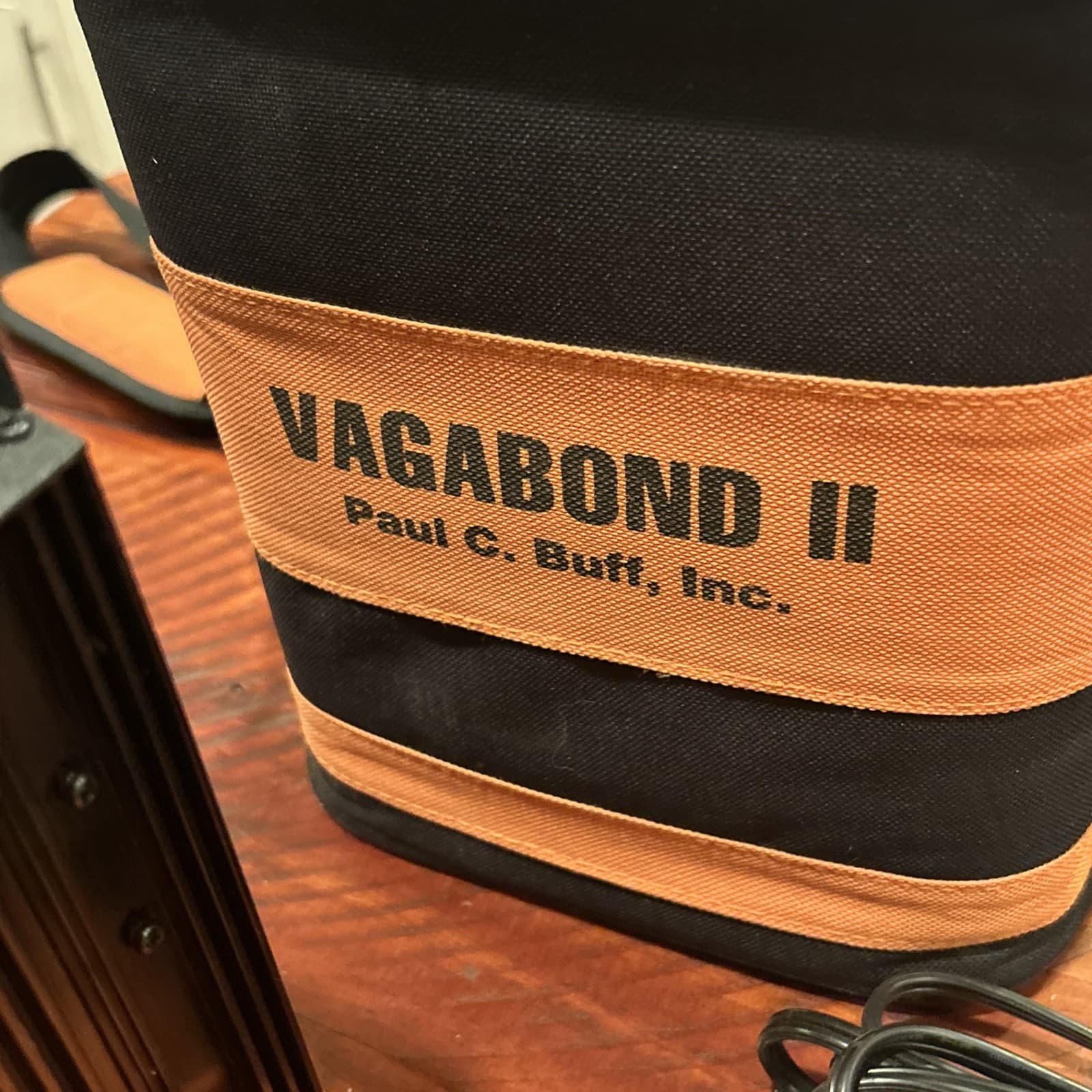 Paul C Buff Vagabond II Pure Sine Wave Power Inverter w/ battery Tested Working 2