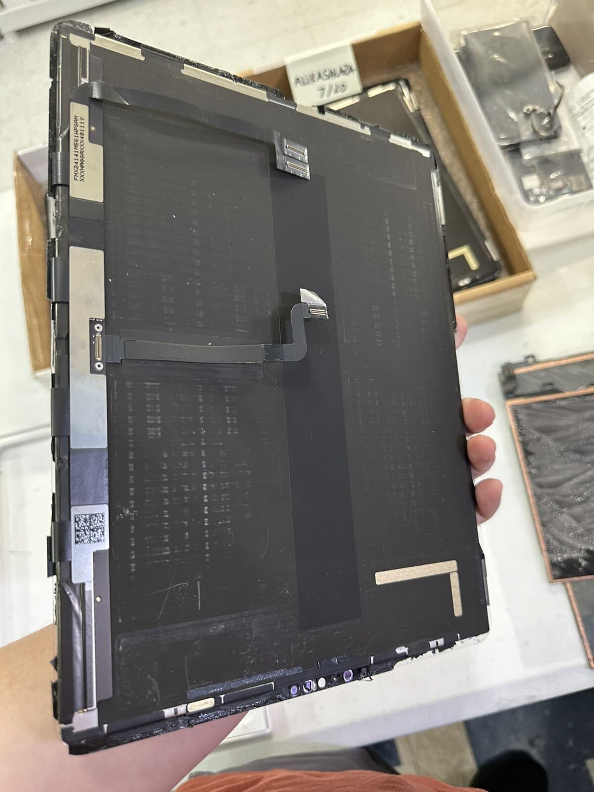 iPad Pro 12.9 Gen 5th/6th Cracked Screen Service (Glass/Digitizer Replacement) 2