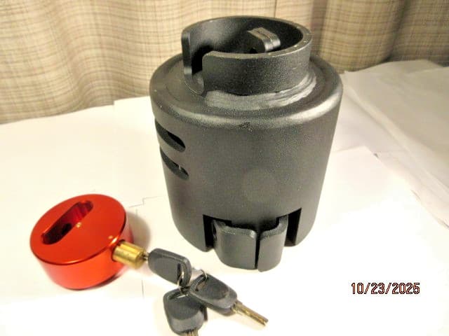 Upgraded 2 5/16" Trailer Lock, Heavy Duty Safety Tongue Locks, 2-5/16 Inch Red 4