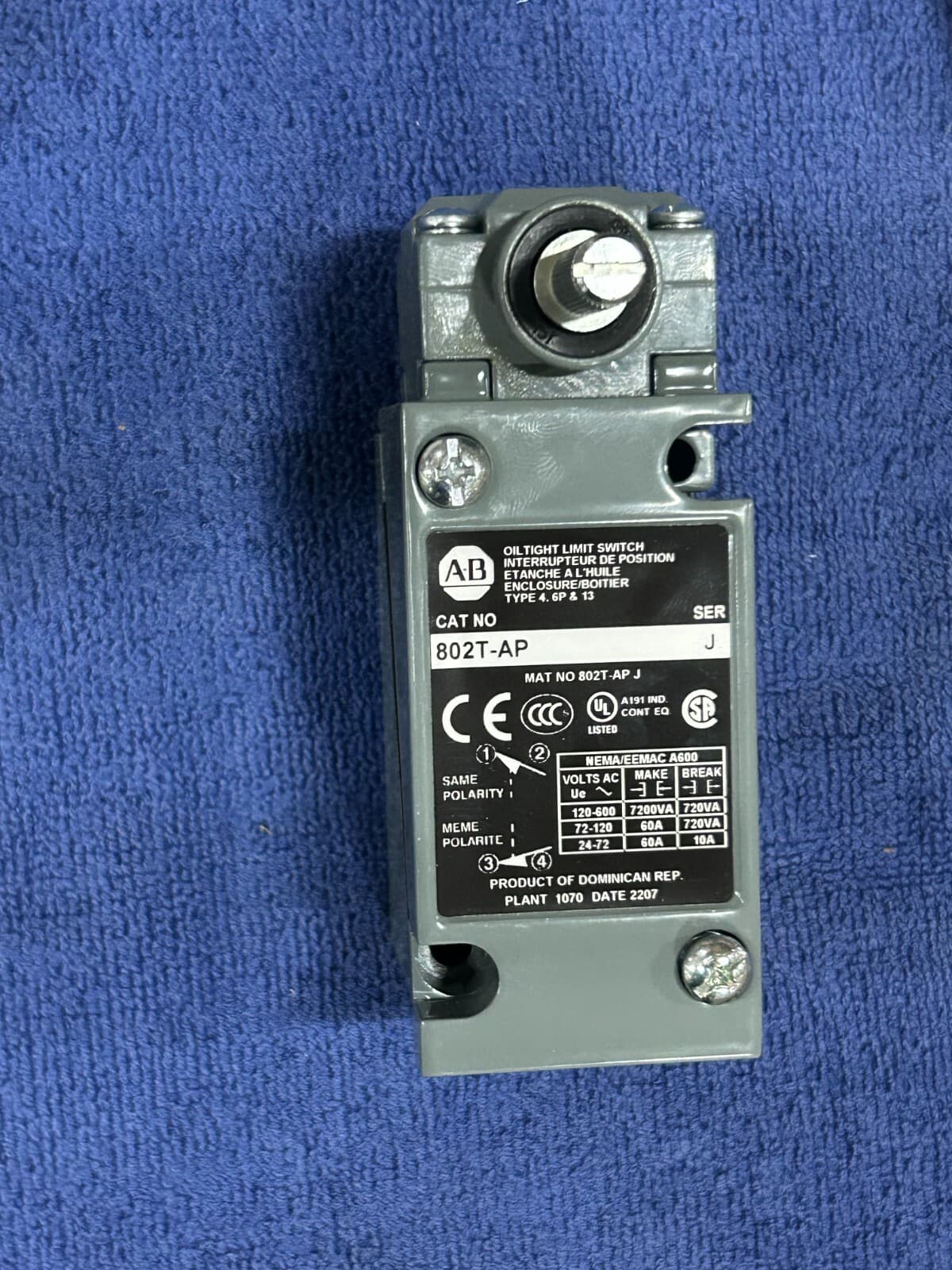 NEW - ALLEN BRADLEY 802T-AP, OILTIGHT LIMIT SWITCH (S-08) 2