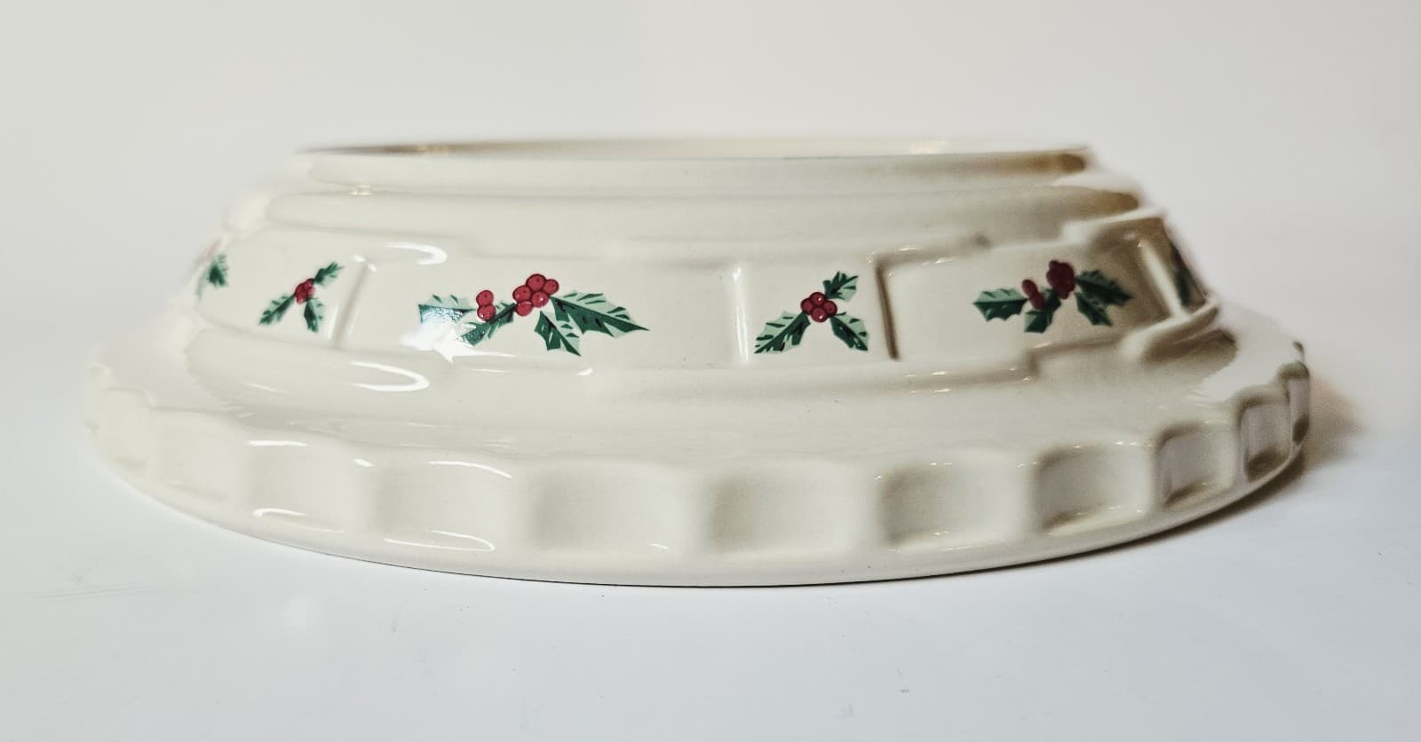Longaberger Pottery Woven Traditions Christmas Holly Berry 10"  Pie Plate White 5