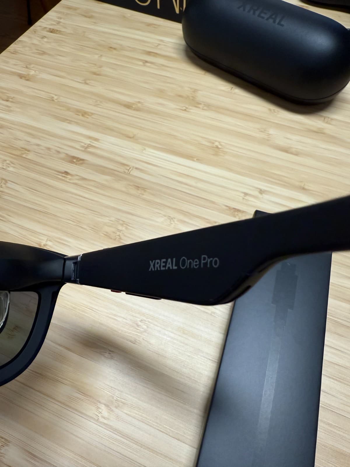 XREAL One Pro AR (M IPD 57-66mm) Glasses + Charging Hub 5