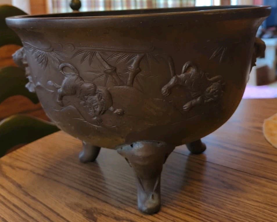 Japanese Late 19th Century Meiji Period Cast Bronze Planter Elephant Feet 3