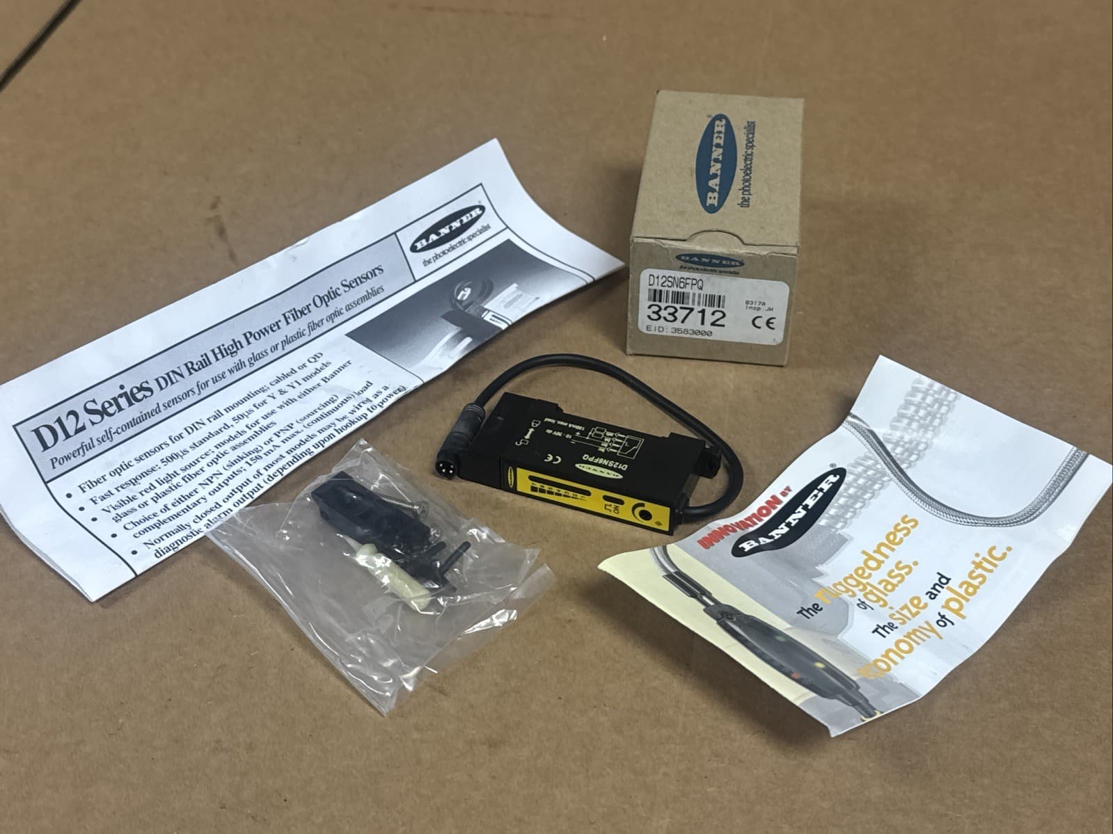 Banner 33712 D12SN6FPQ DIN Rail High Power Fiber Optic Sensor FAST SAME DAY SHIP