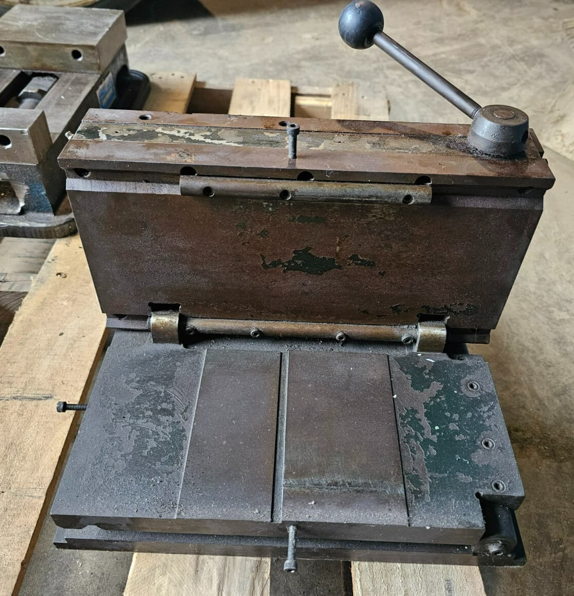 Robbins Co. A-10 Articulating Base Compound Magnetic Chuck 6" x 12" 4