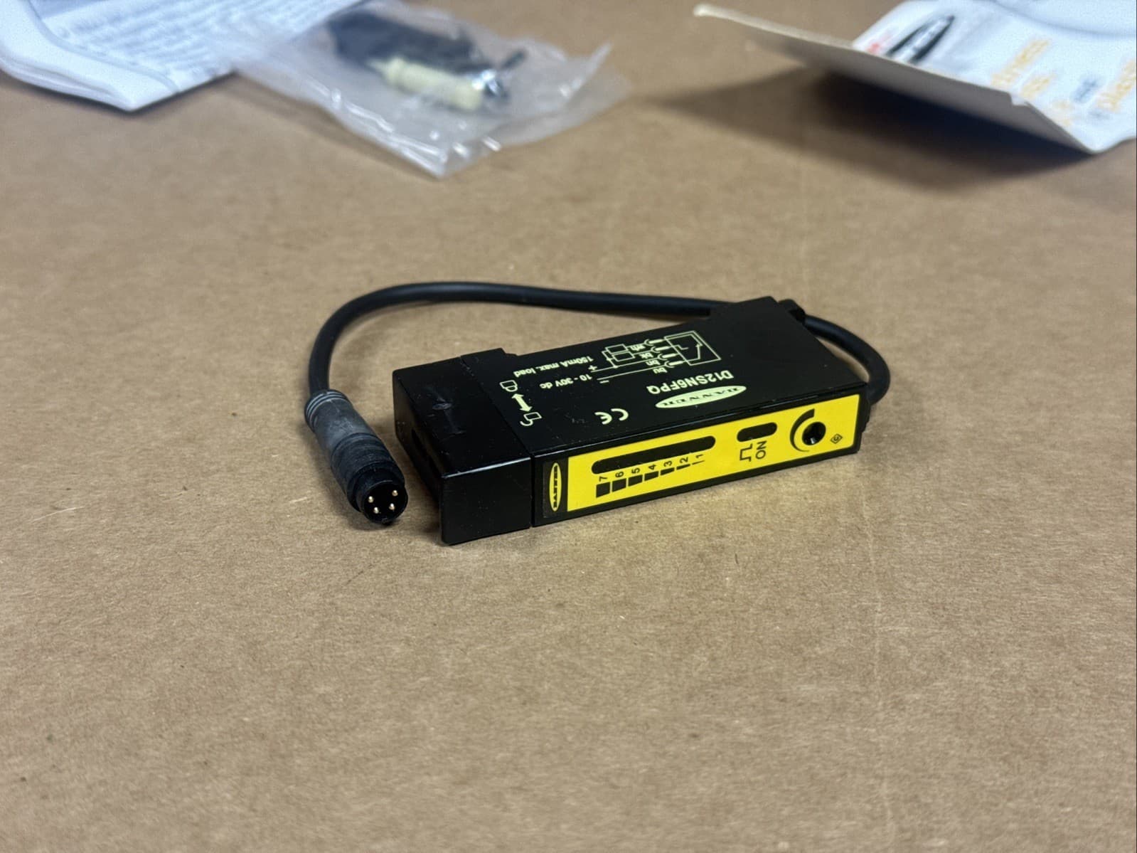 Banner 33712 D12SN6FPQ DIN Rail High Power Fiber Optic Sensor FAST SAME DAY SHIP 4