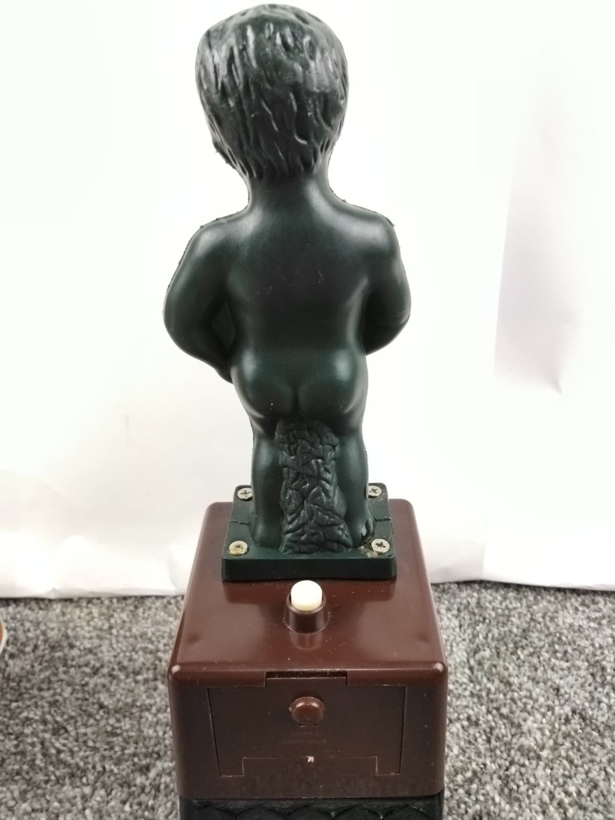 Vintage Master Piece Liquor Alcohol Dispenser Peeing Statue W/ Box Works Novelty 6