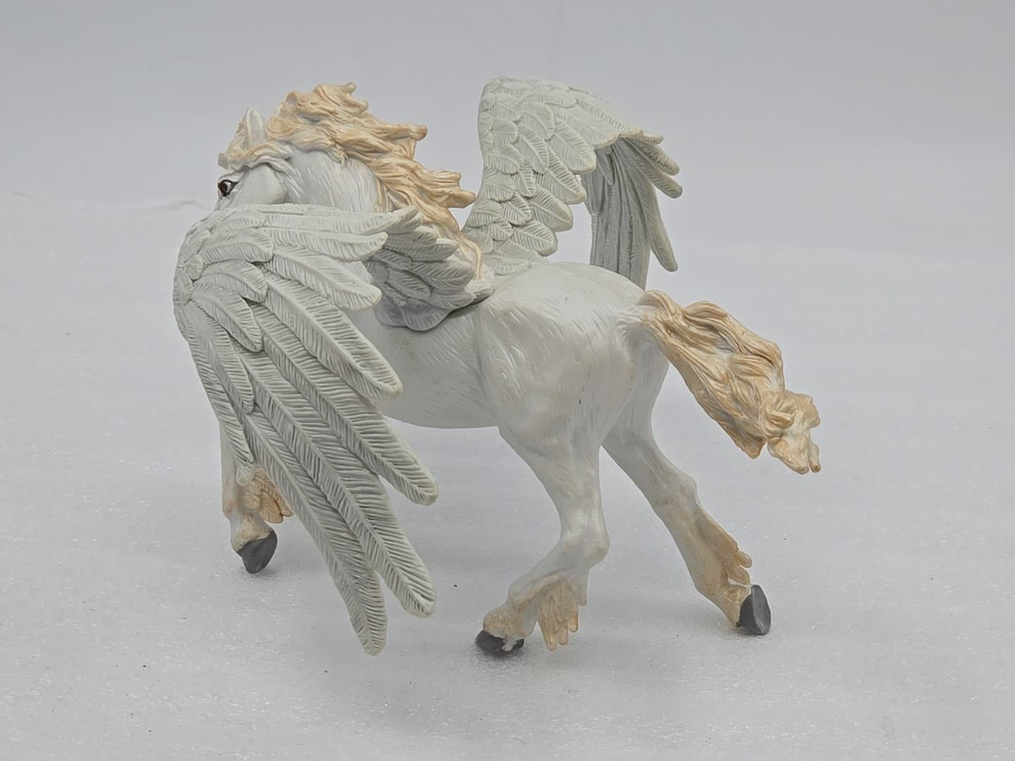 2007 Safari Ltd Pegasus Winged Horse Figure 4