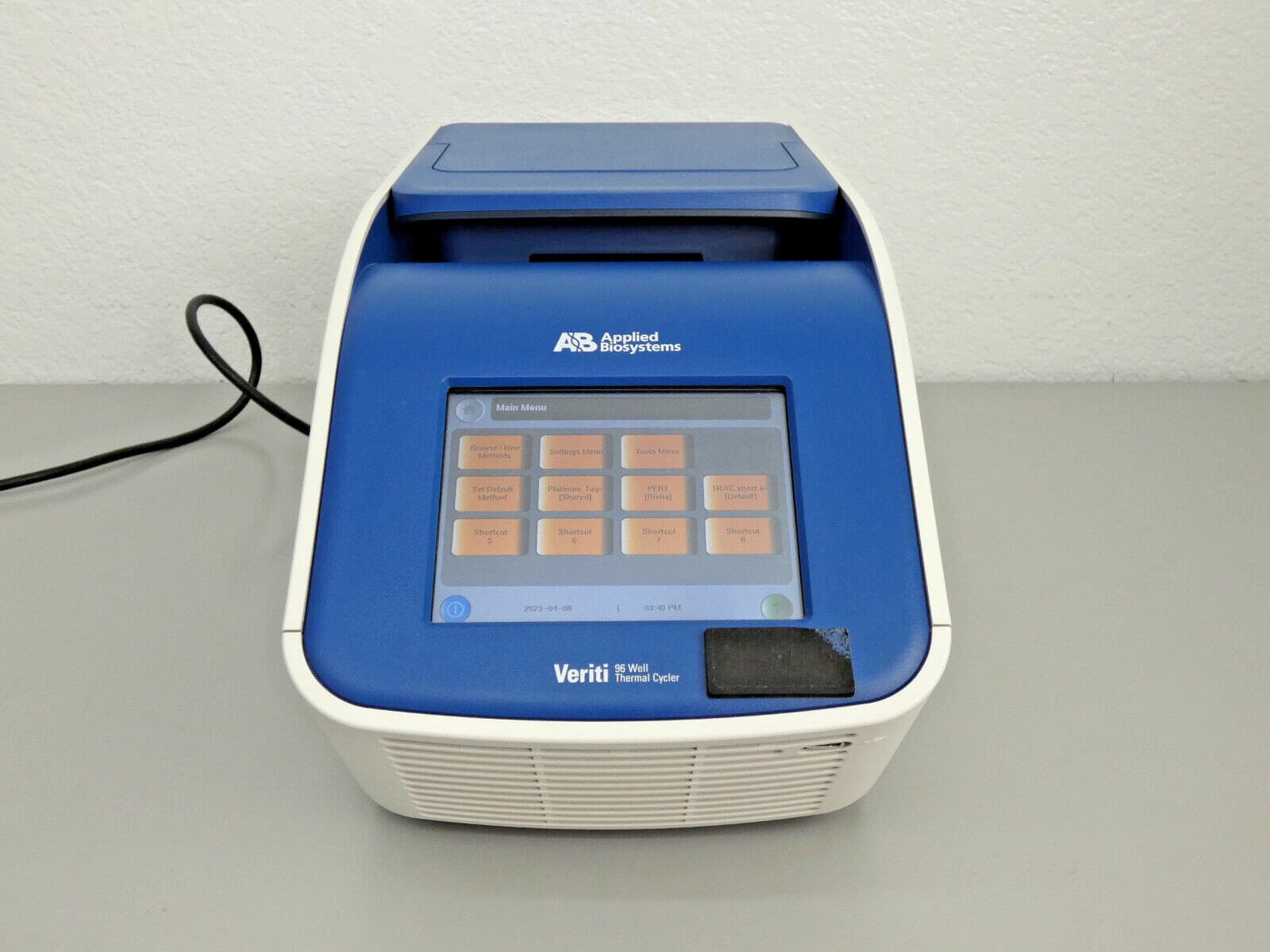 Applied Biosystems Veriti Thermal Cycler, 96-Well 2
