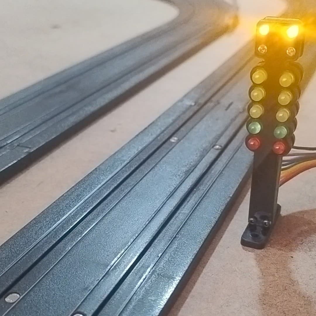 Slot Car Drag Racing System. (Sportsman's Tree) All Scale Compatible. 6