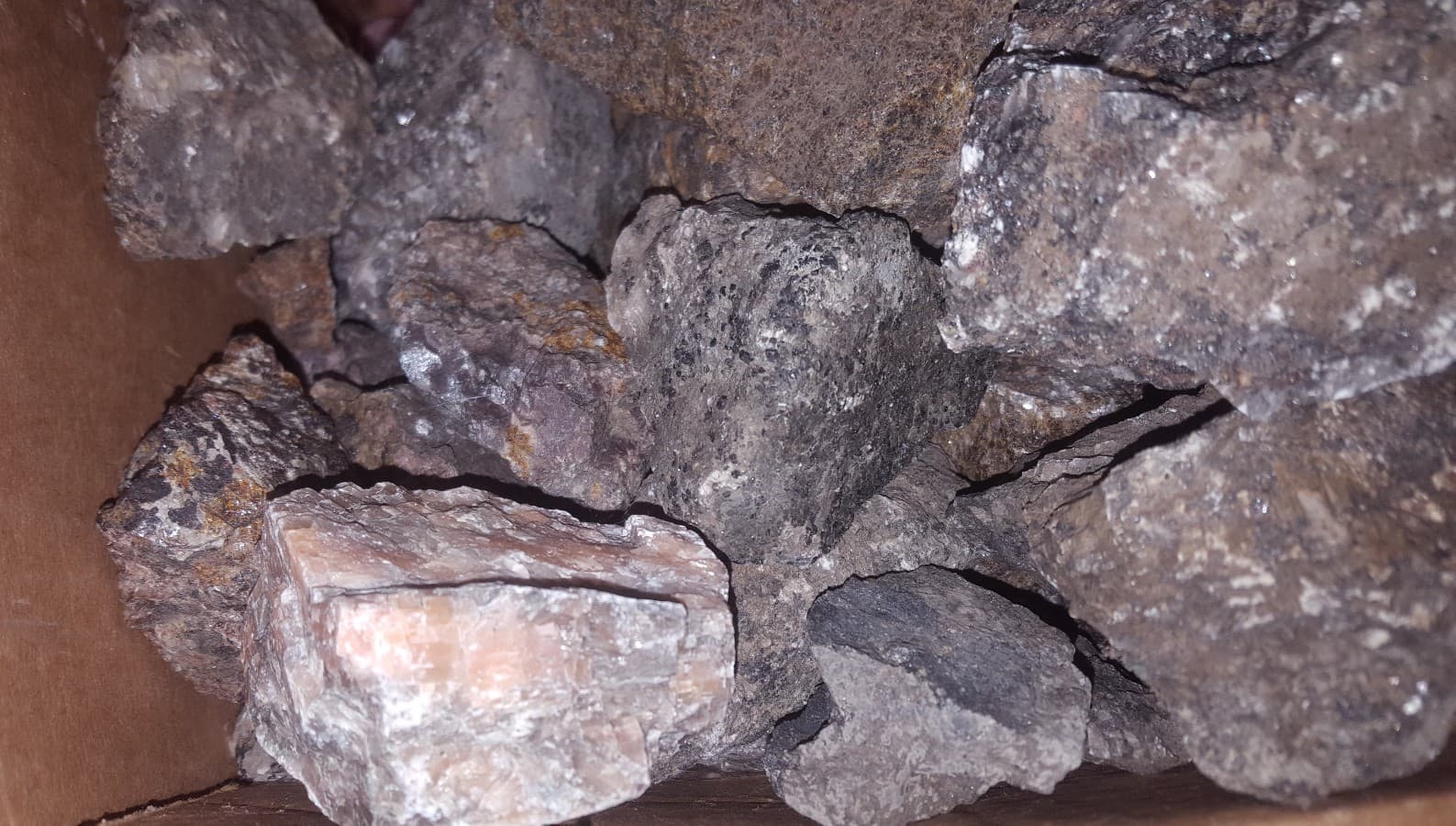 1 Pound+ Lot of Franklin New Jersey Fluorescent Rocks Minerals Willemite Calcite 5