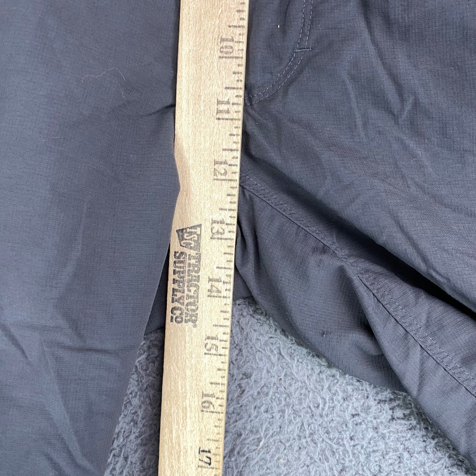 The North Face Mens Cargo Pants Gray Nylon Hiking Travel Lightweight Small 6