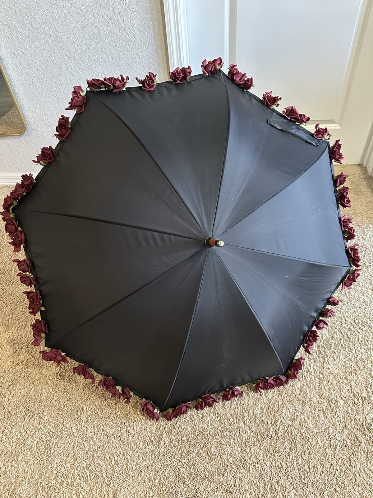 Black Umbrella with Burgundy Roses & Wooden Handle – Vintage Romantic Style