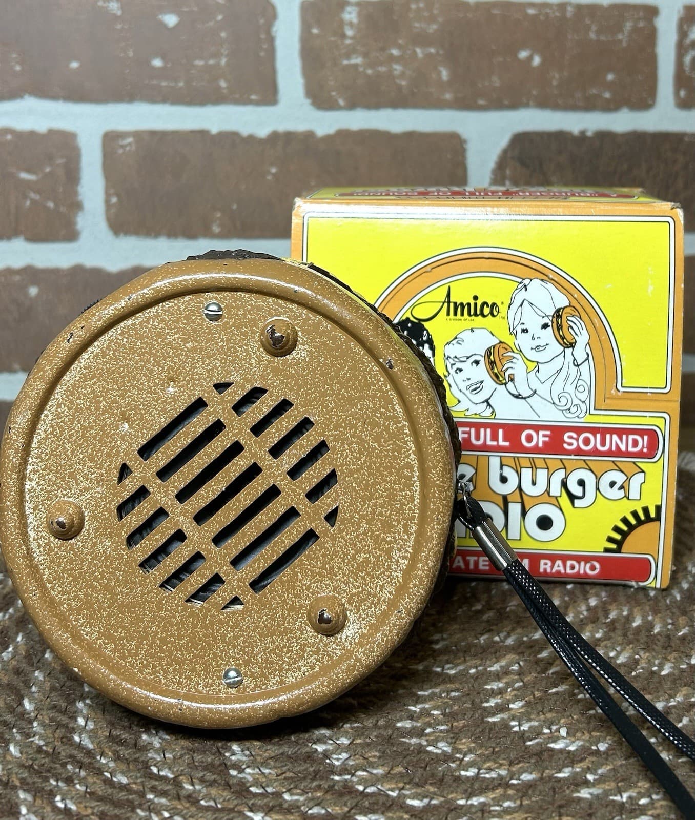 Vintage 1976 Amico Cheeseburger Novelty Solid State Radio W/ OB & Battery 4