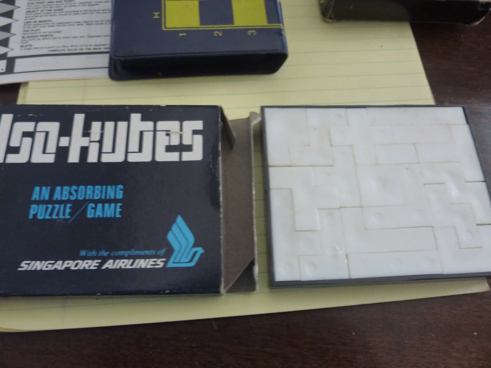 Singapore Airlines Magnetic Backgammon Chess & Checker Set and Absorbing Puzzle 4