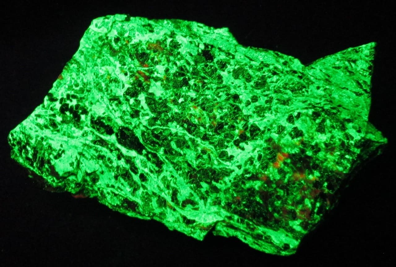 Willemite Veins Franklinite Fluorescent Mineral Sterling Hill NJ 3
