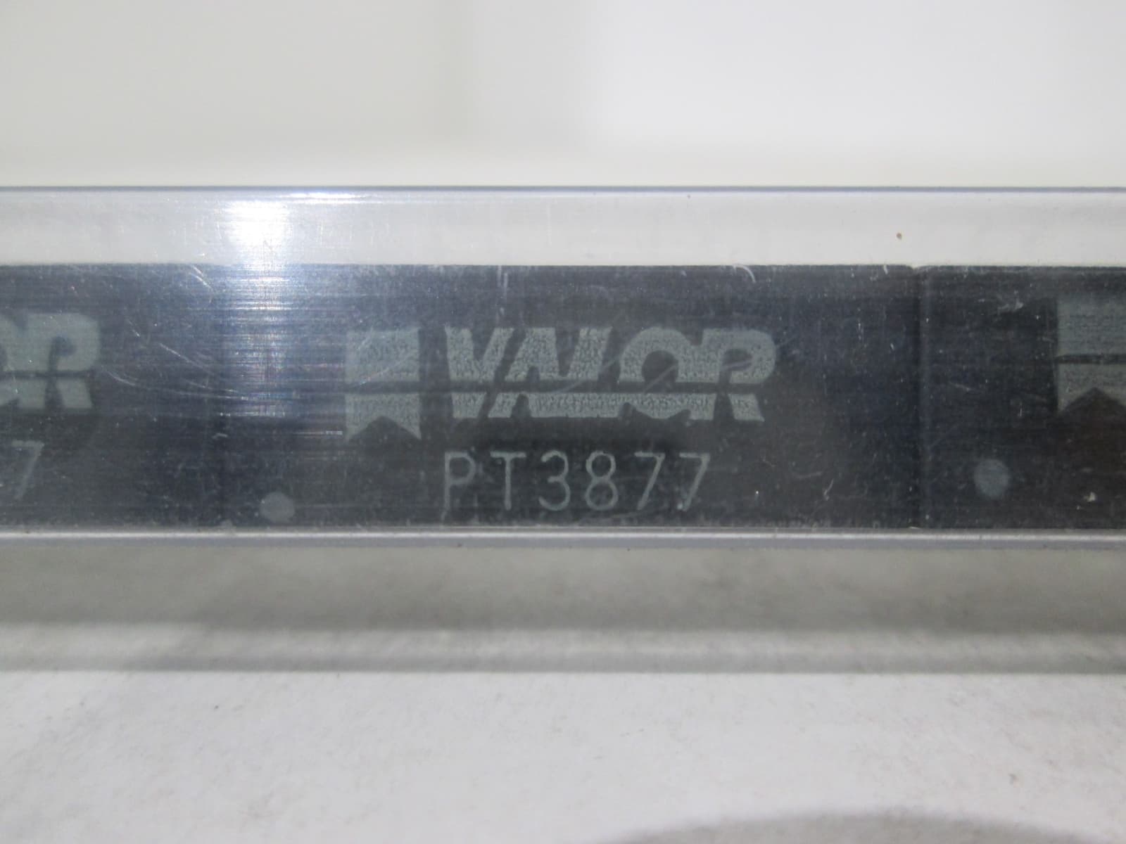 Valor, PT3877 Integrated Circuit, New, Lot of 19 3
