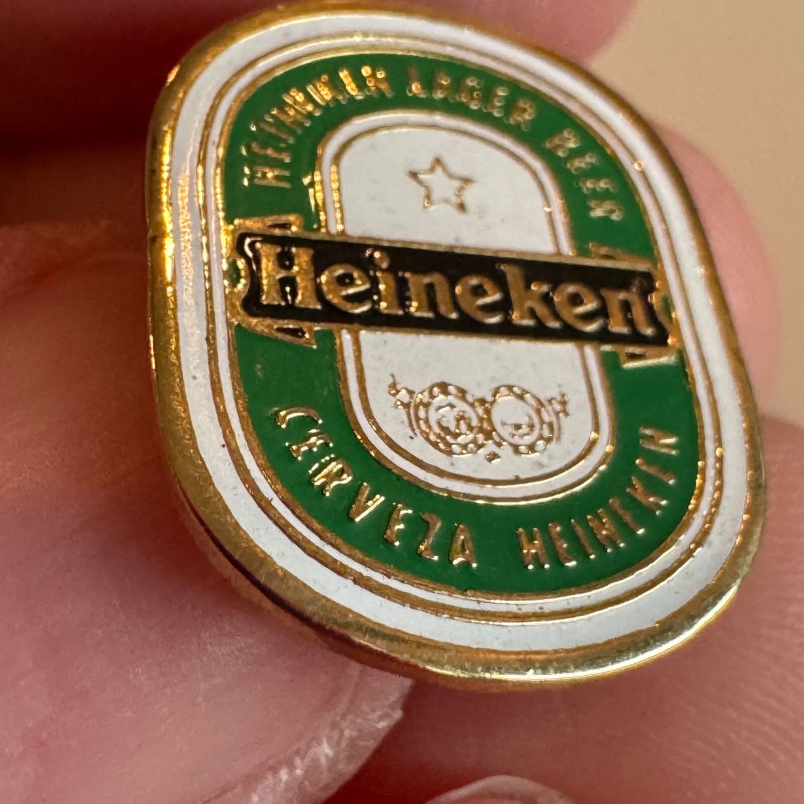 Vintage Heineken Cerveza Lager Beer Logo Lapel Pin Spanish Language Advertising 2
