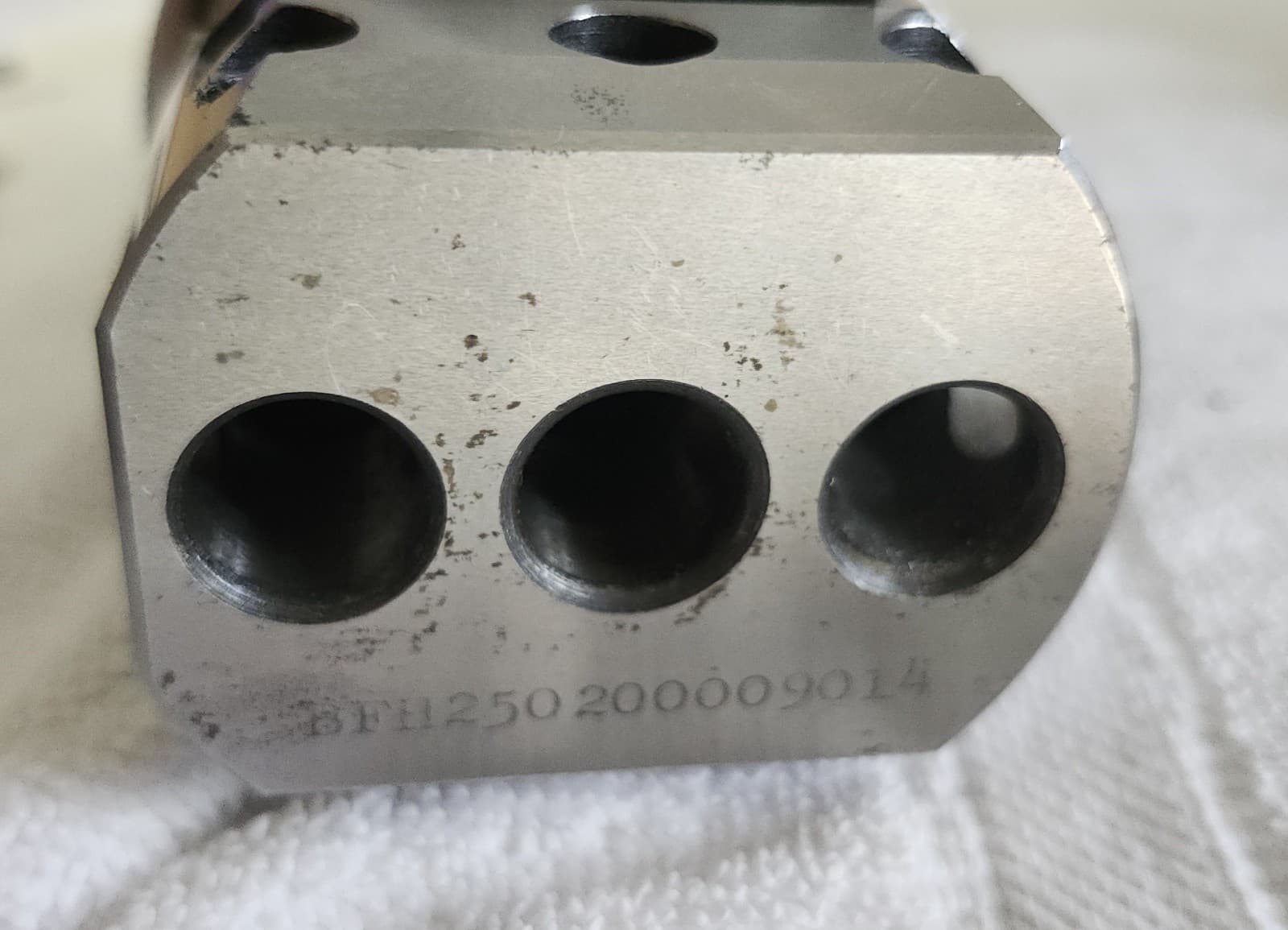 R8 AUTO FACING AND BORING HEAD WITH CASE & ATTACHMENTS 4