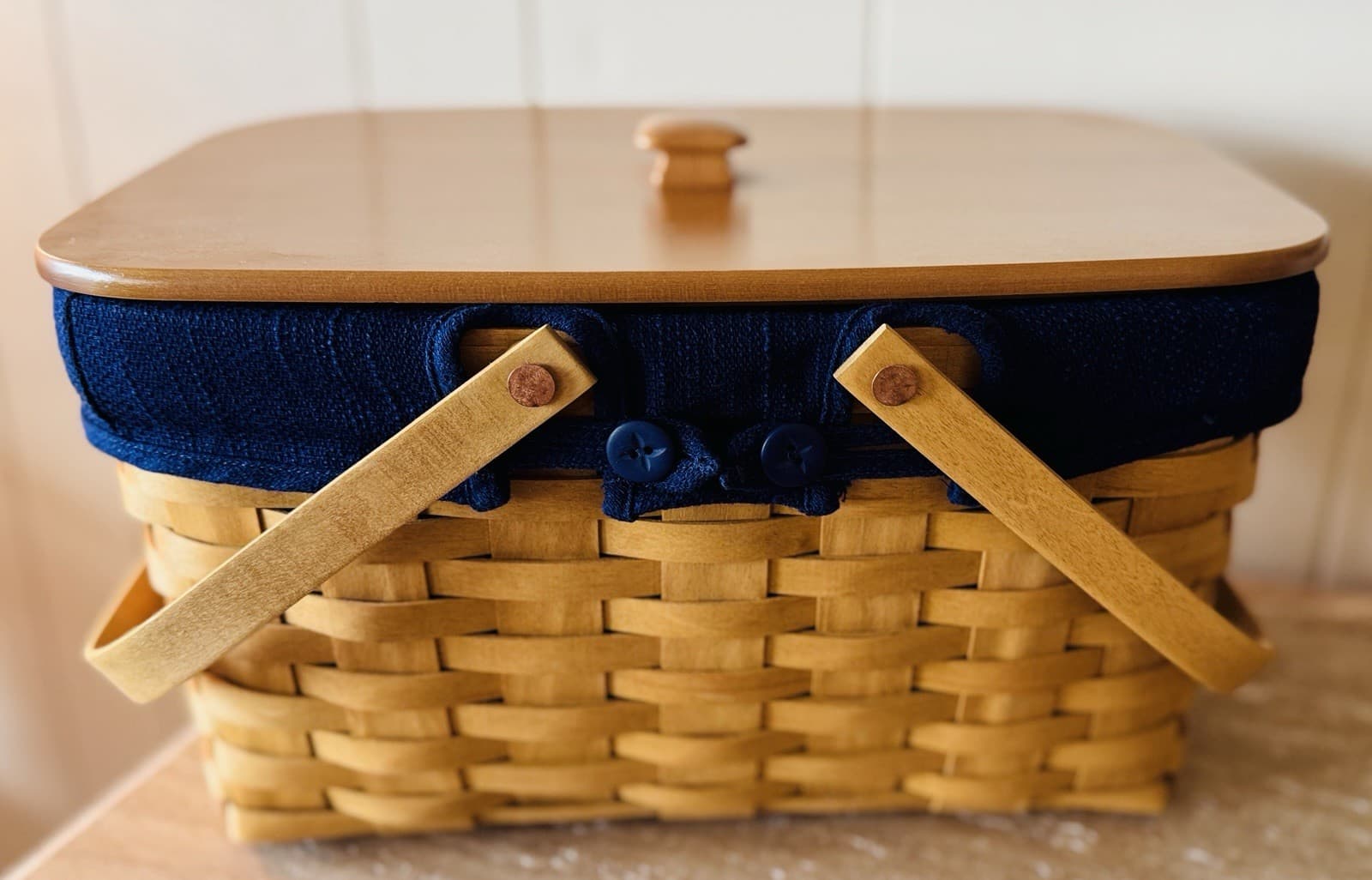 Longaberger Medium Market Basket  Cloth Liner, 2 Hard Plastic Inserts, Wood Lid 3