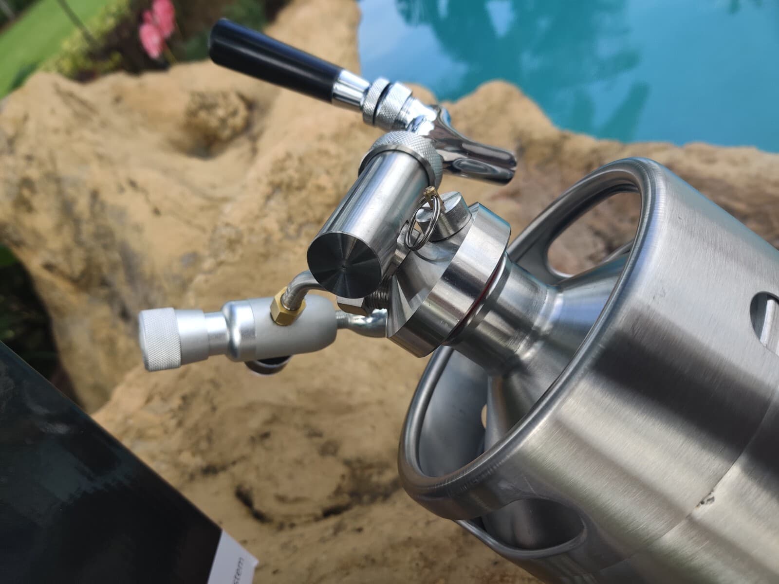 Keg Smiths 8-Pint 128 oz Premium Draft Keg System 02D 4