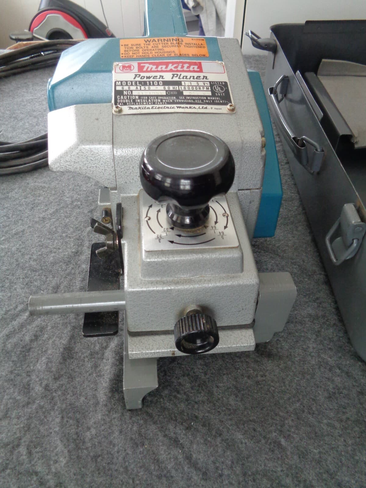 Makita Power Planer Model 1100 w/ Metal Box & Accessories - Japan 6