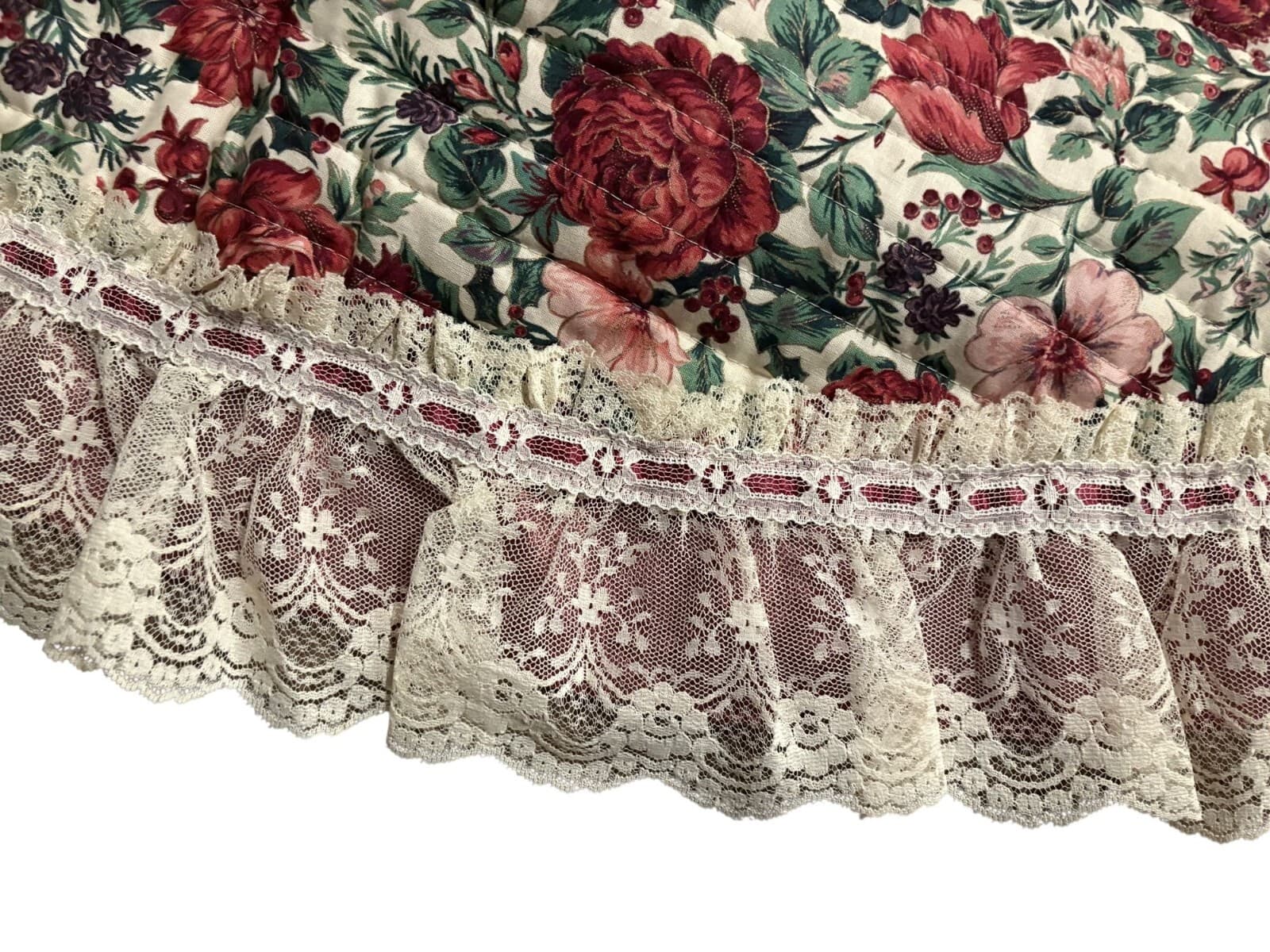 Vintage Shabby Grandma Cottage Floral Quilted Christmas Tree Skirt Lace Trim 5