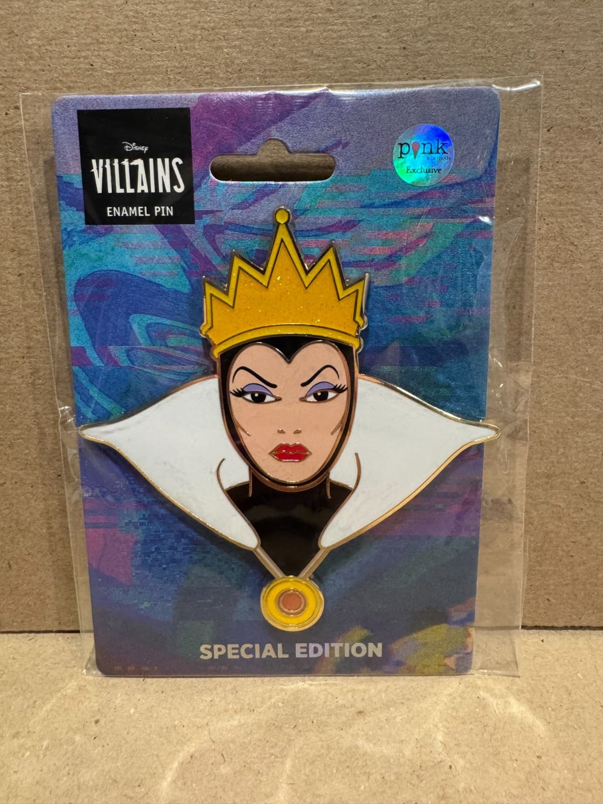 LE300 Evil Queen Portrait Disney Pin Pink a la Mode Snow White PALM NEW 3"