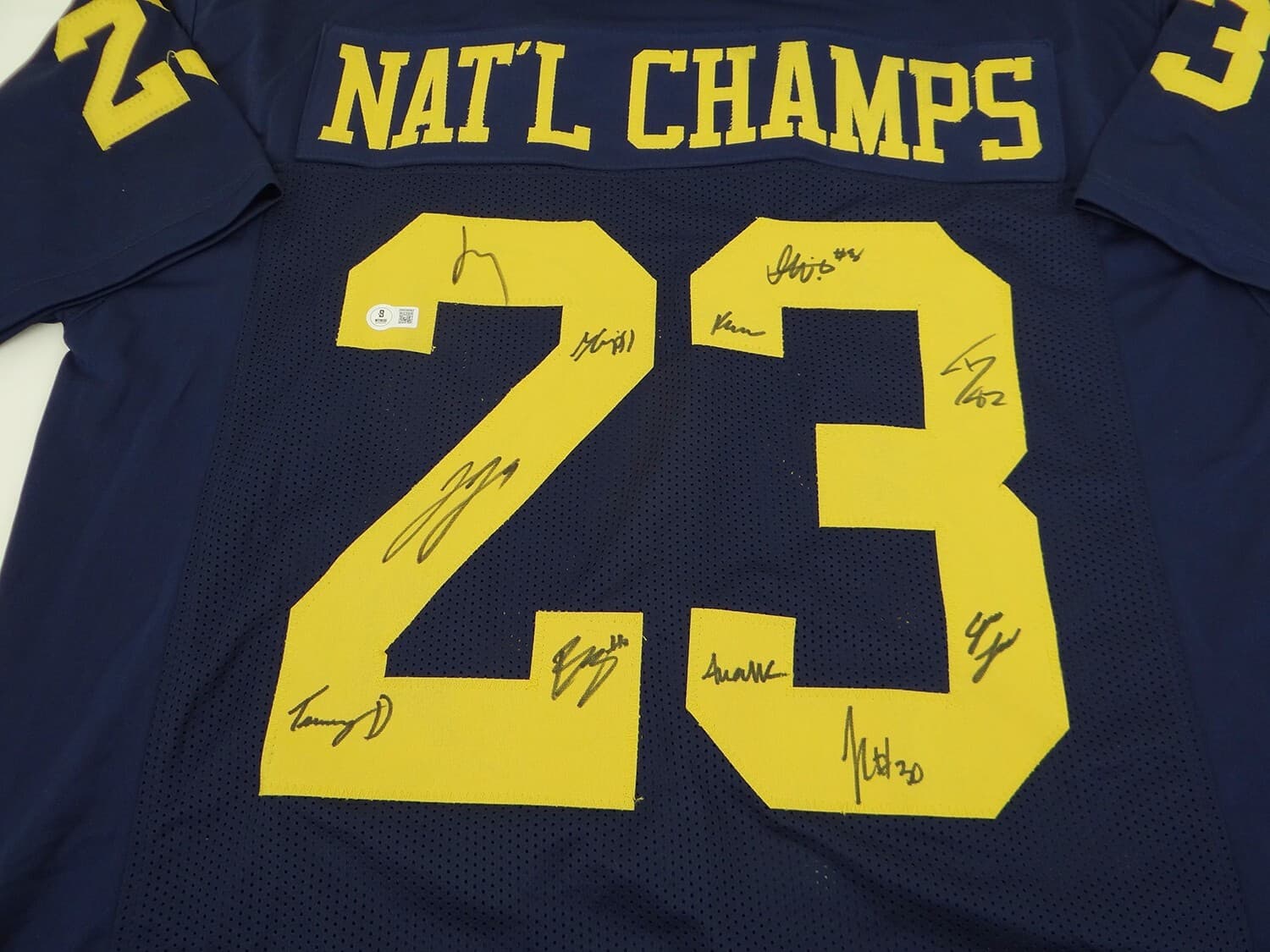 2023 Michigan Wolverines Team Signed Jersey JJ McCarthy & 12 Others w/BAS COA 3