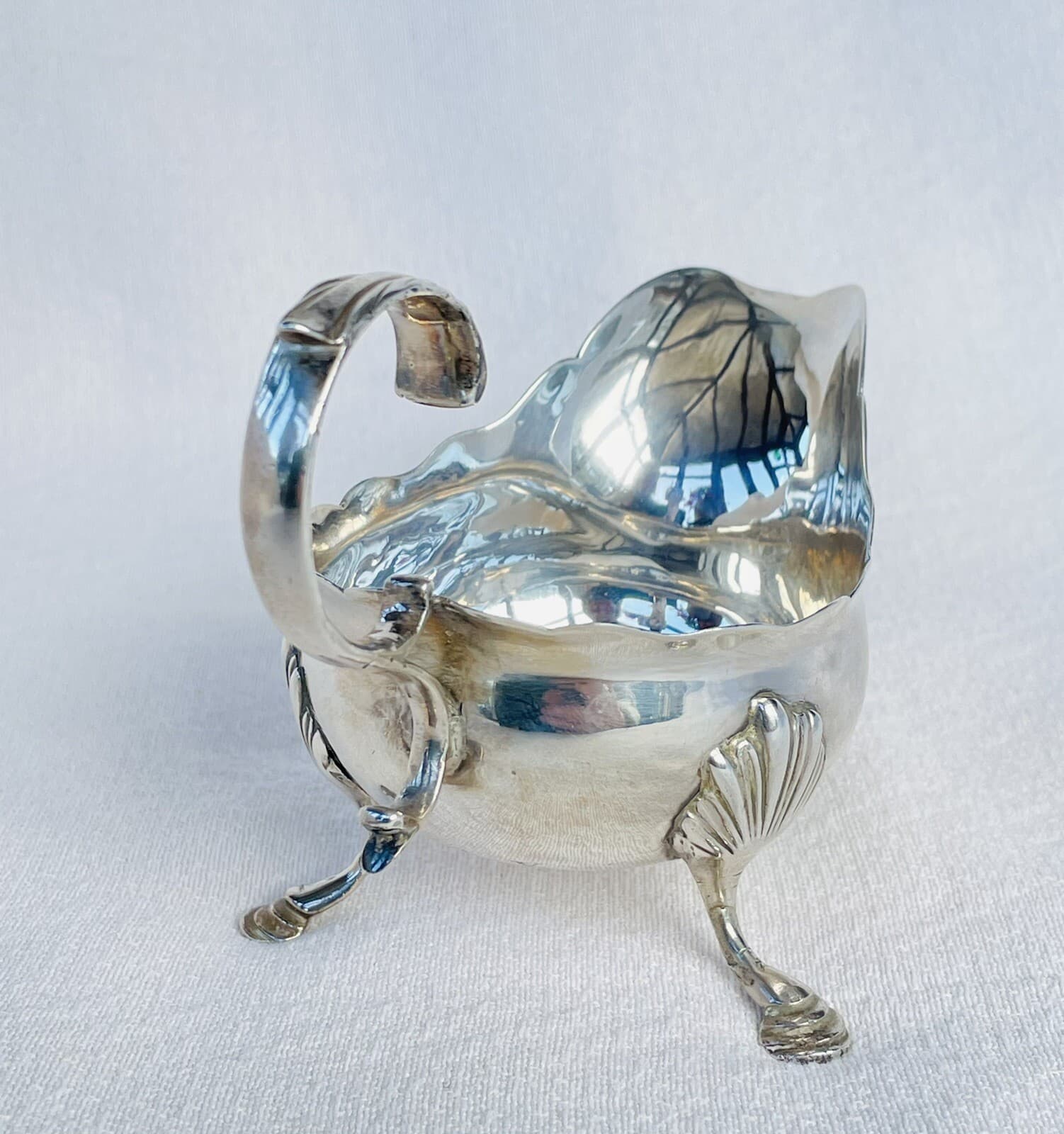 WILLIAM IV STERLING SILVER SAUCE BOAT- London, 1836. 4