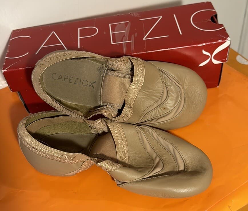 Capezio Freeform Nude Jazz Shoes Small Red Spot On Top Size 12.5 WIDE Orig $49 3