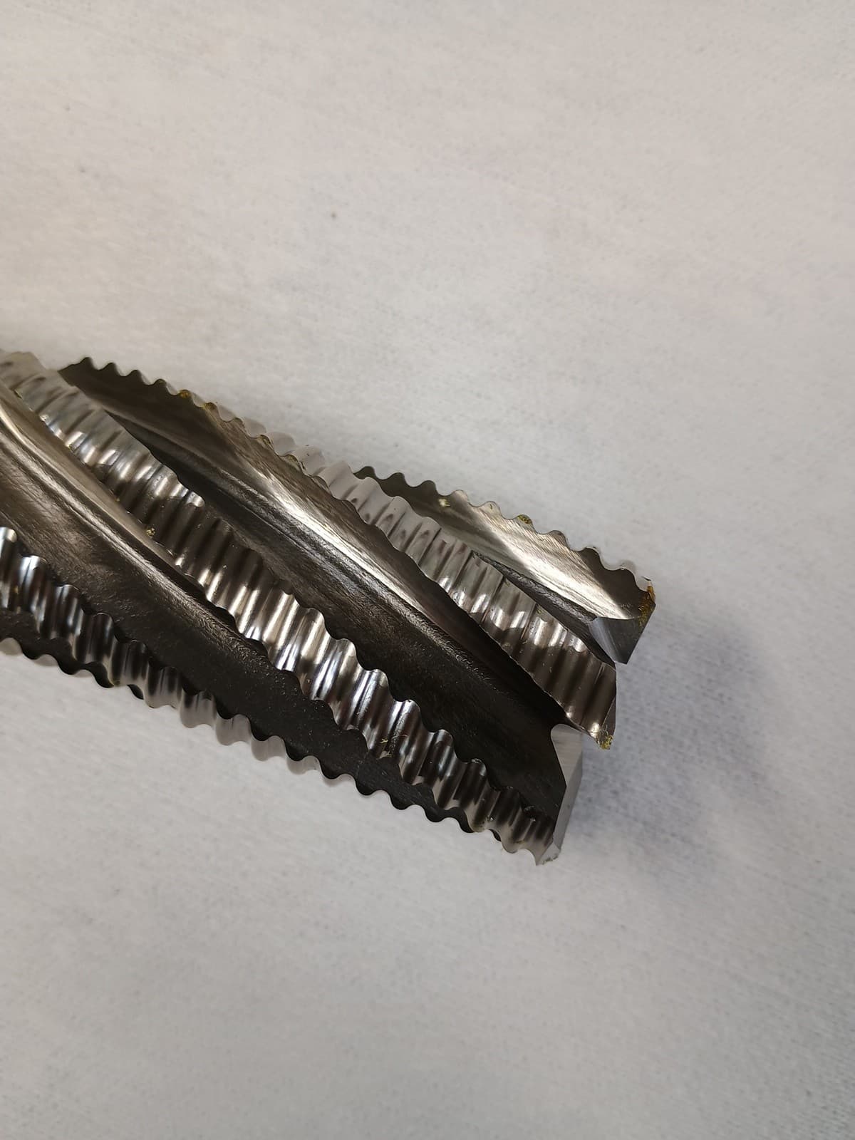 Roughing End Mill 1-1/2" x 1-1/4" x 3" 6 FL Cobalt Putman Tools 2