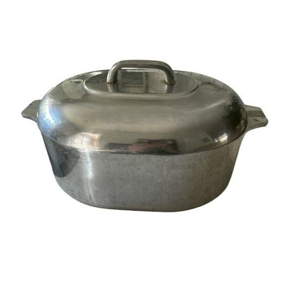 Vintage MagnaLite USA 8 QT / 7.5 L Oval Roaster Pan Dutch Oven with Lid