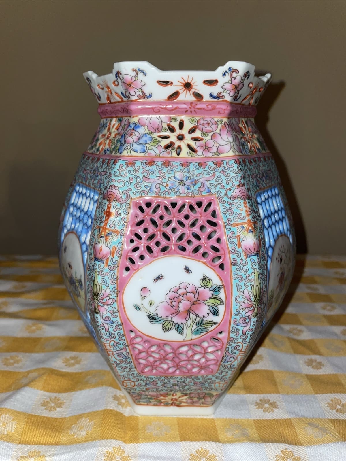 Pair of  Reticulated Porceain Wedding Lamps w/ Matching Base. Made In China 5