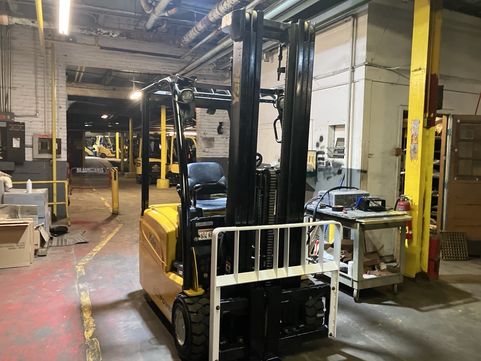 2019 Yale 4000 LB Forklift With Side Shift and Triple Mast ERP040 3