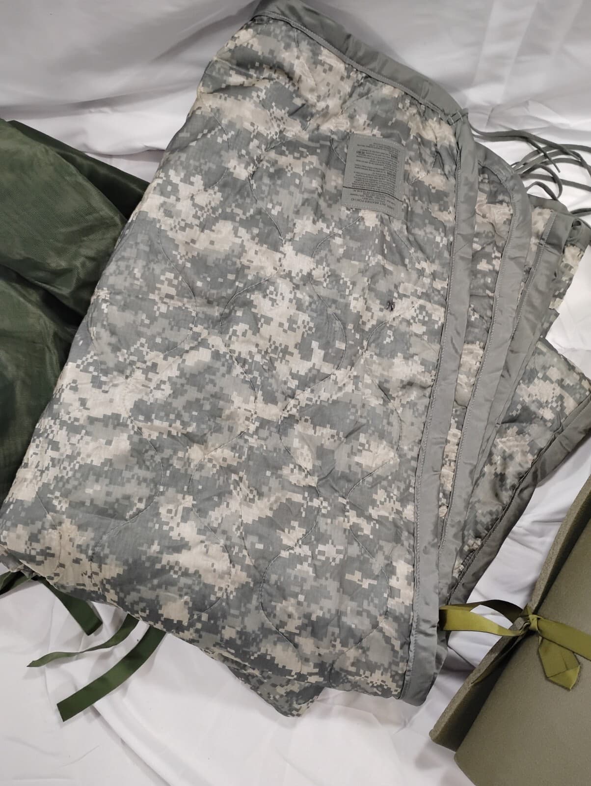 Usgi Military Sleep Pad, Mosquito Net, Woobie Poncho Liner Combo Pack Camo Net 6