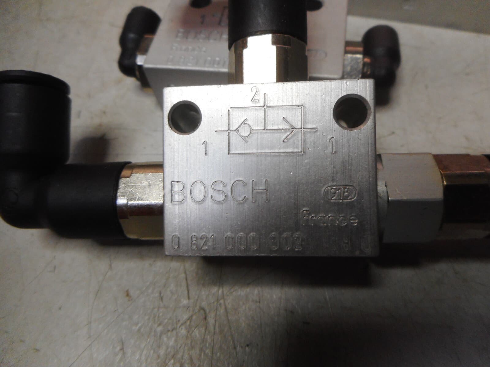 BOSCH 2 x SHUTTLE (OR) 0821000003 and 2 x TWIN-PRESSURE (AND) VALVES 0821001003 2