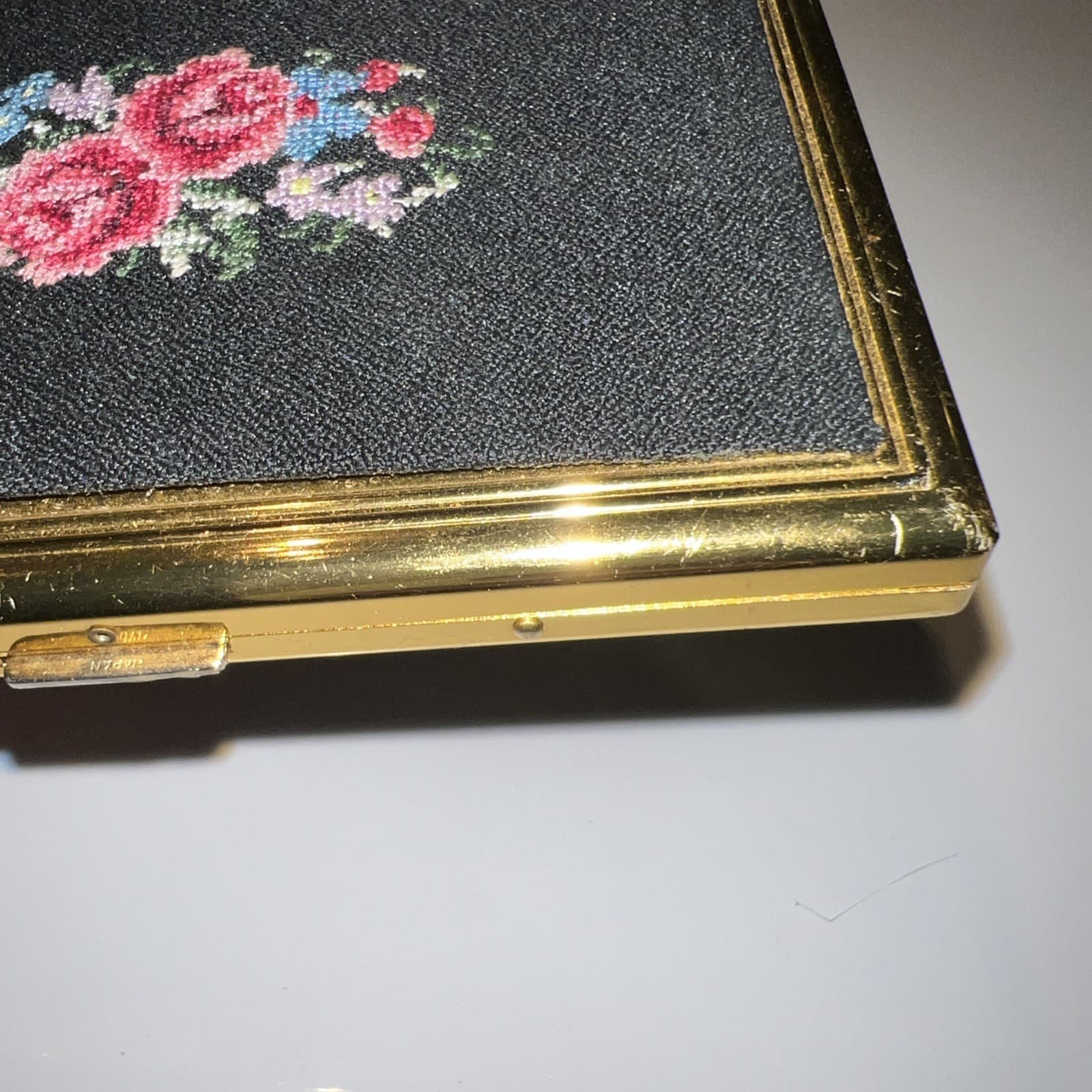 Rare VINTAGE COLIBRI CIGARETTE CASE WITH BUILT IN LIGHTER W/ NEEDLEPOINT FLOWERS 3