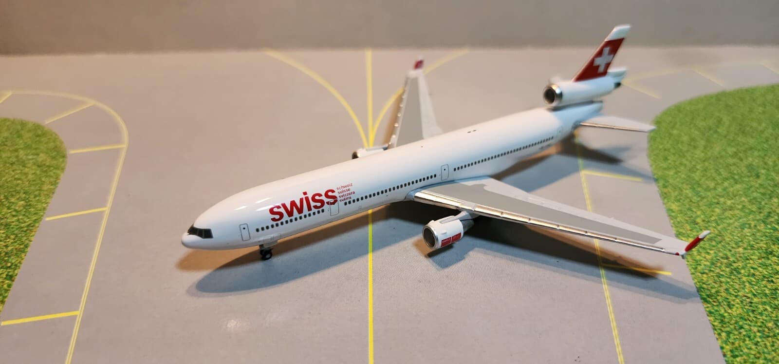 STARJET MODELS (SJSWR152) SWISS MD-11 1:500 SCALE DIECAST METAL MODEL
