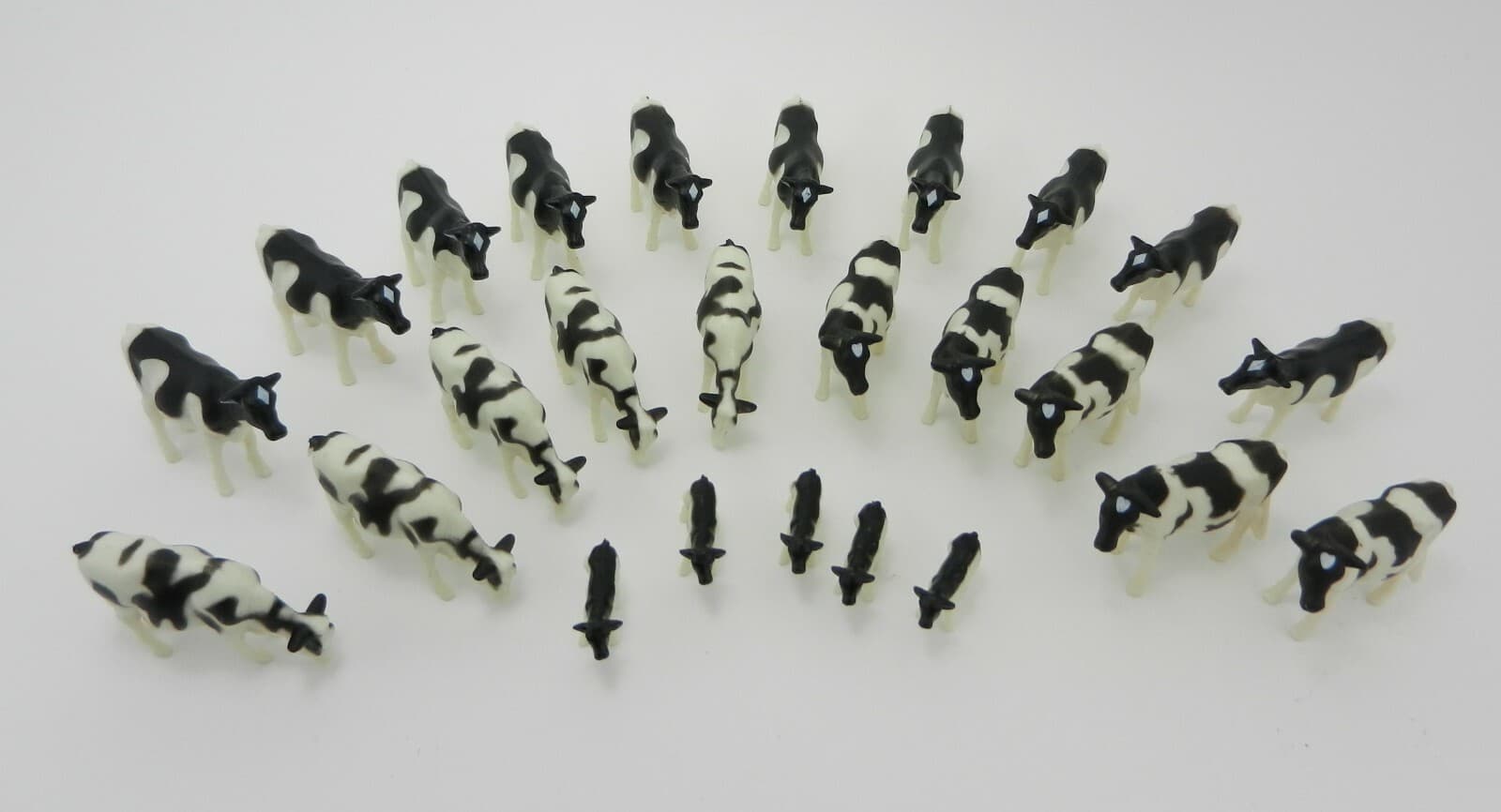 1:64 ERTL *PACKAGE OF 25* HOLSTEIN Cows & Calfs Cattle Dairy *BRAND NEW* NIP!  3