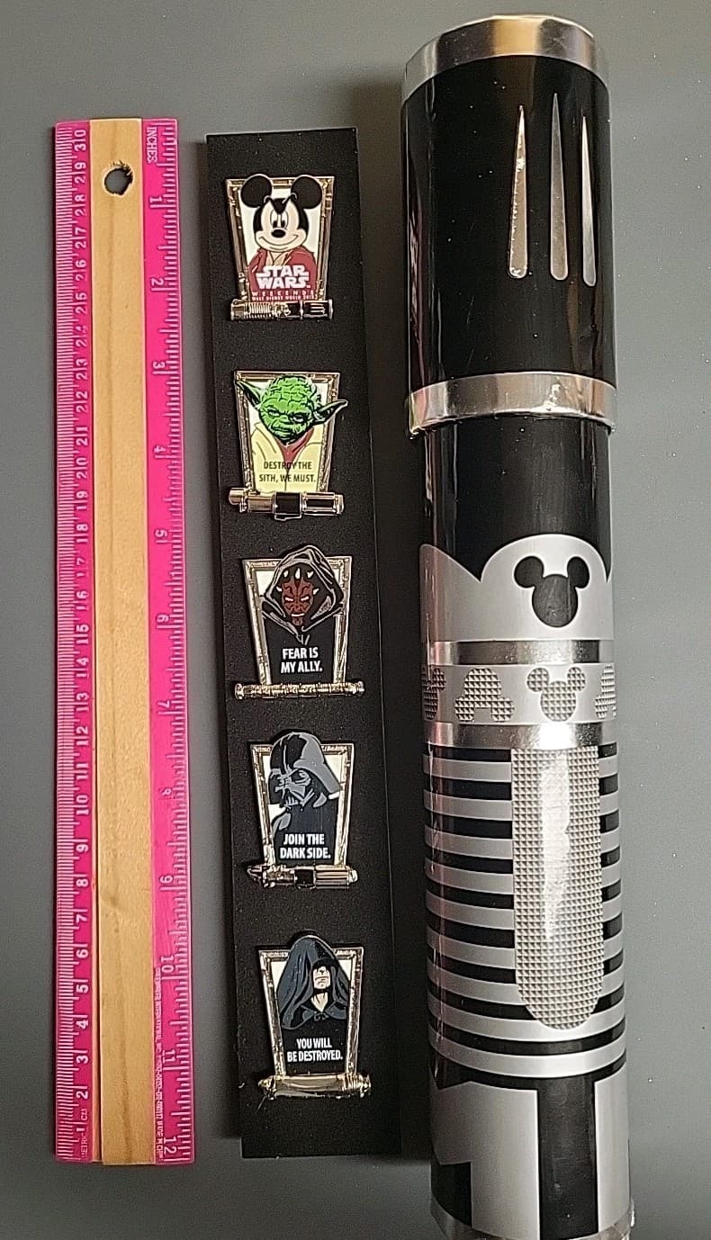 Disney Star Wars Weekend  2012 Sculpted Lightsaber Boxed 5 Pin Set LE 550 WDW